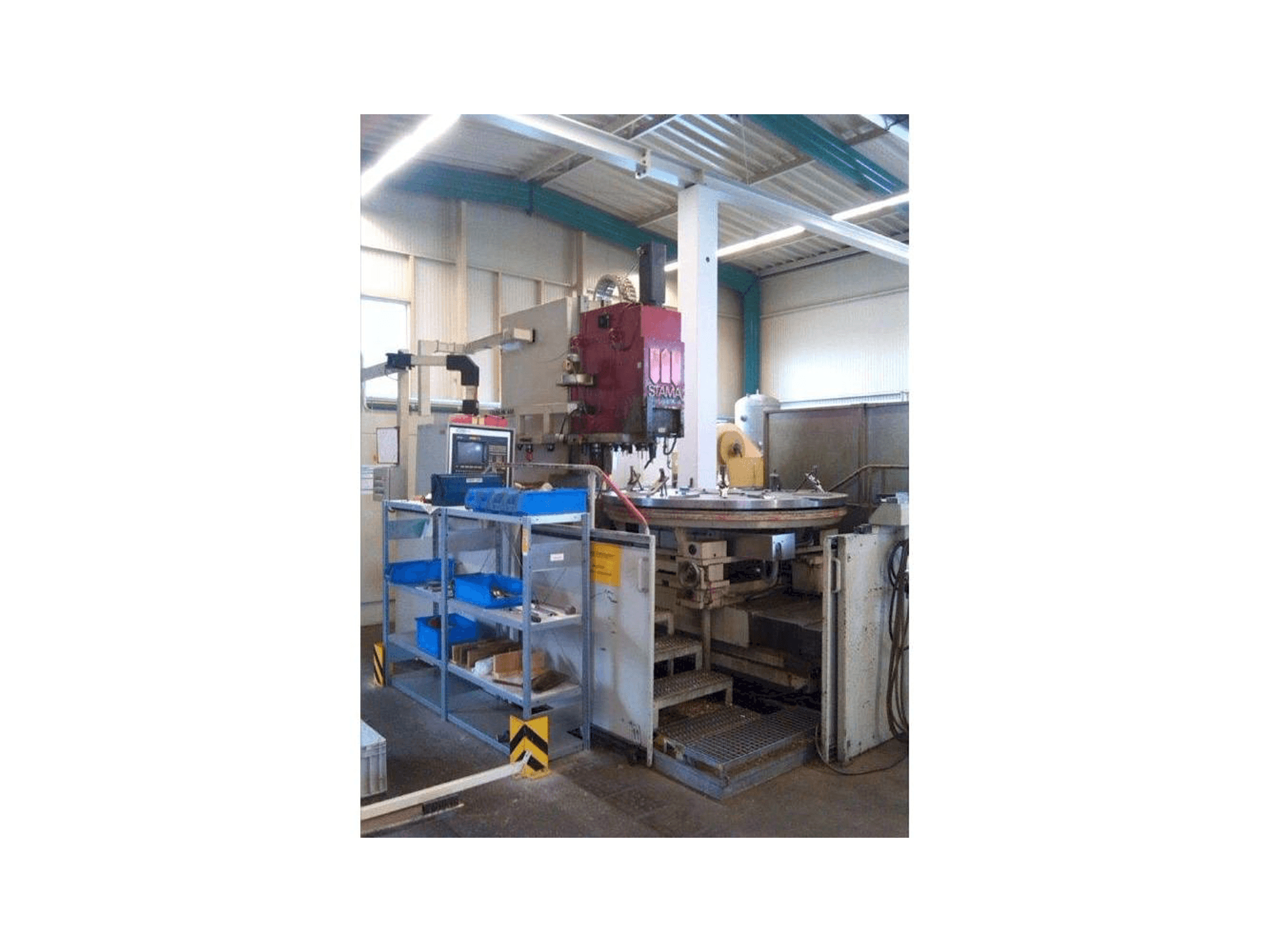 Vooraanzicht van STAMA MC 430- GÜ machine