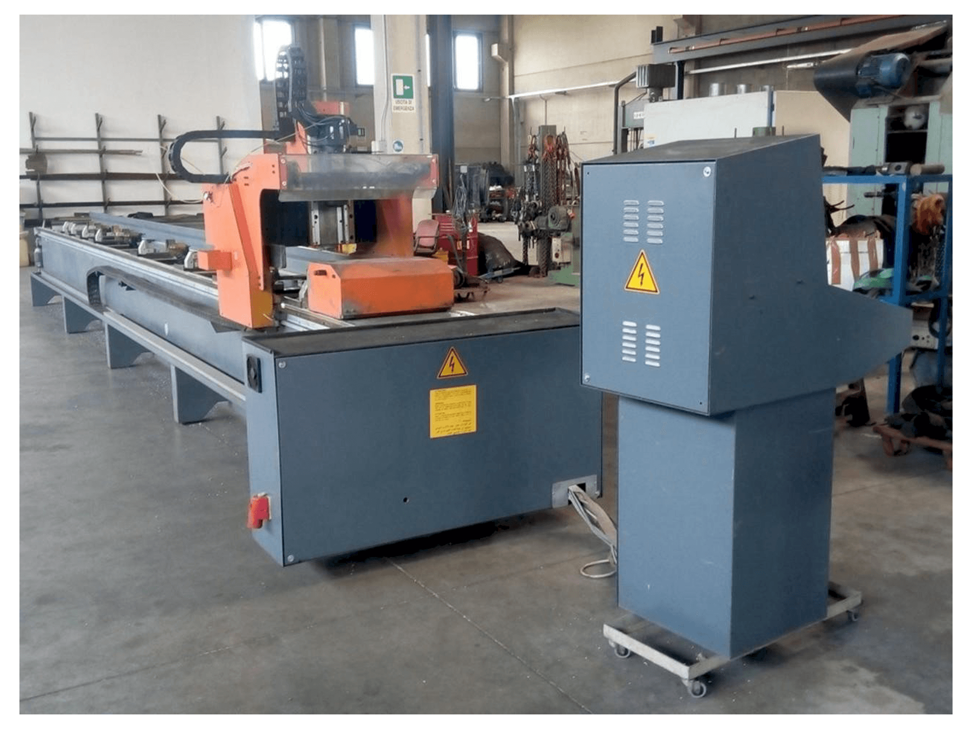 Vooraanzicht van Tekna UT 426/3 machine