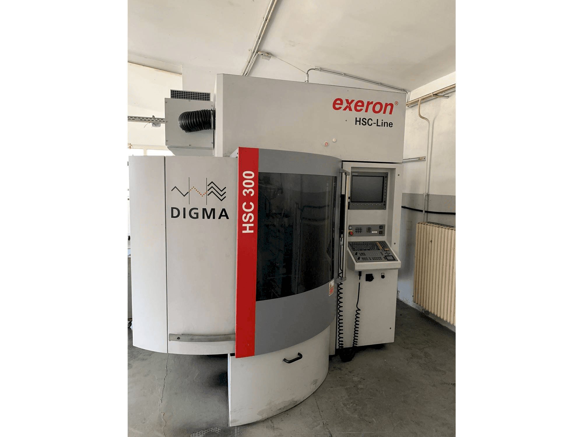 Vooraanzicht van Exeron HSC 300P machine