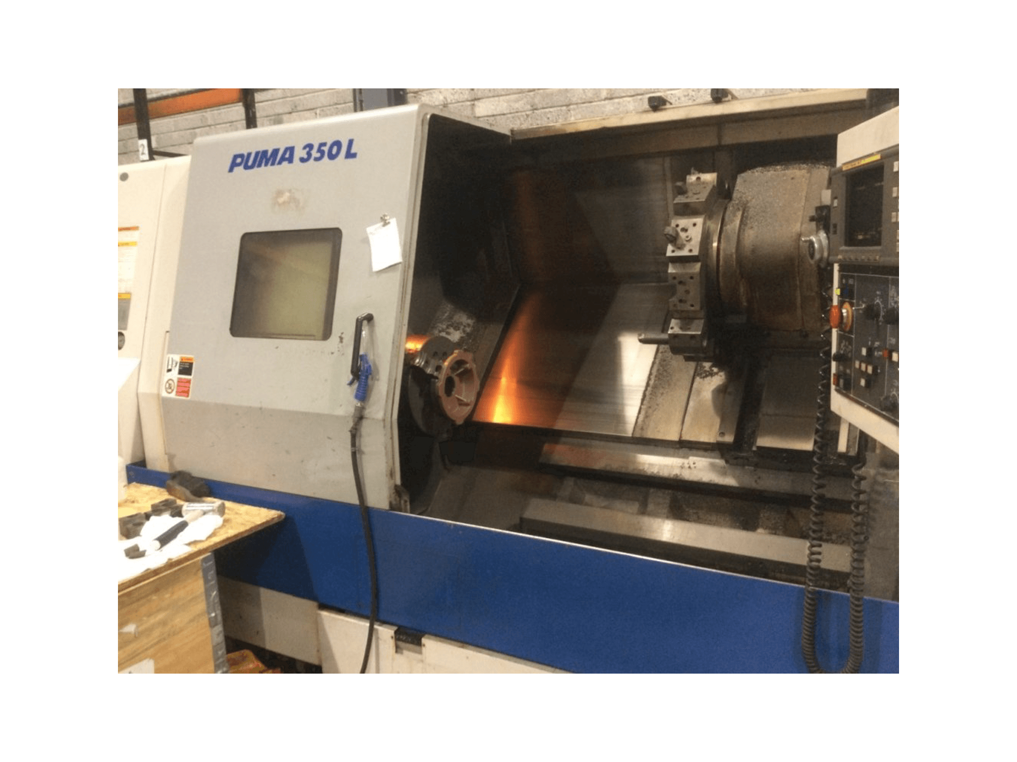 Vooraanzicht van DAEWOO Puma 350LB machine