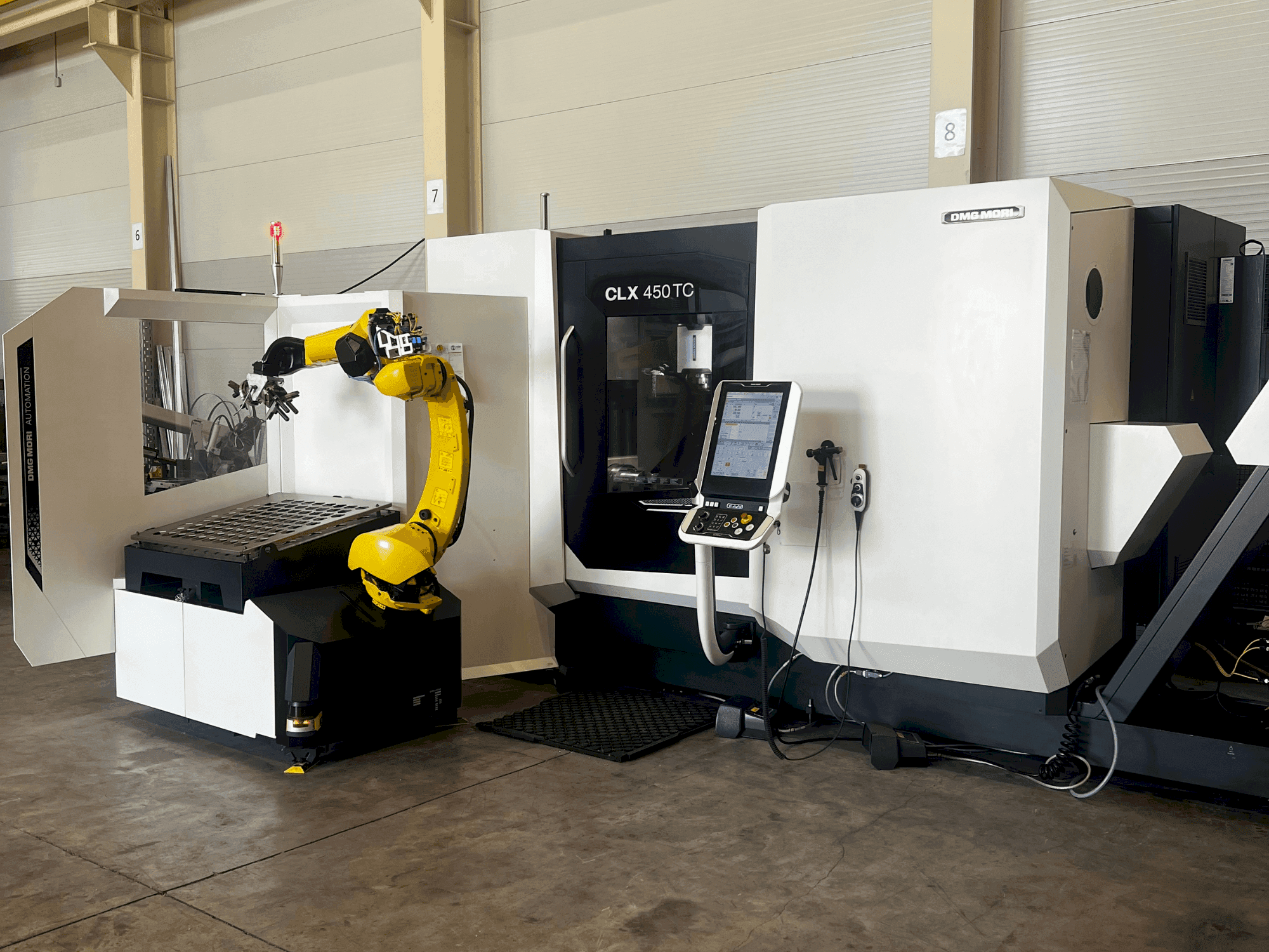 Vooraanzicht van DMG MORI CLX 450 TC machine