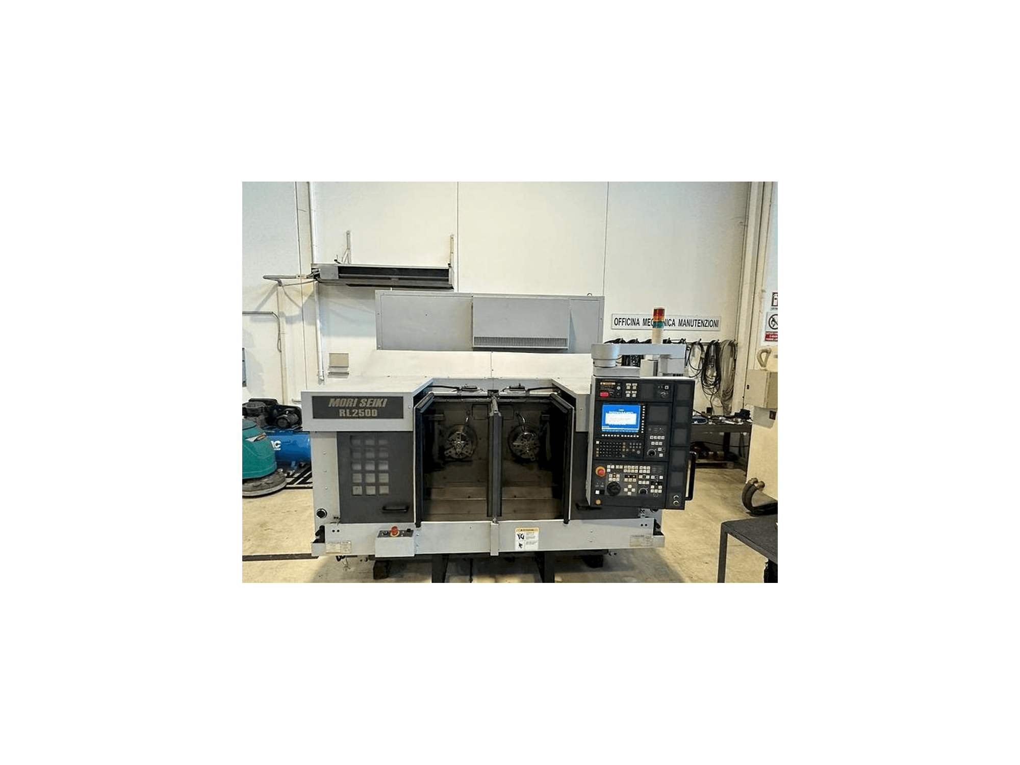 Vooraanzicht van MORI SEIKI RL 2500 machine