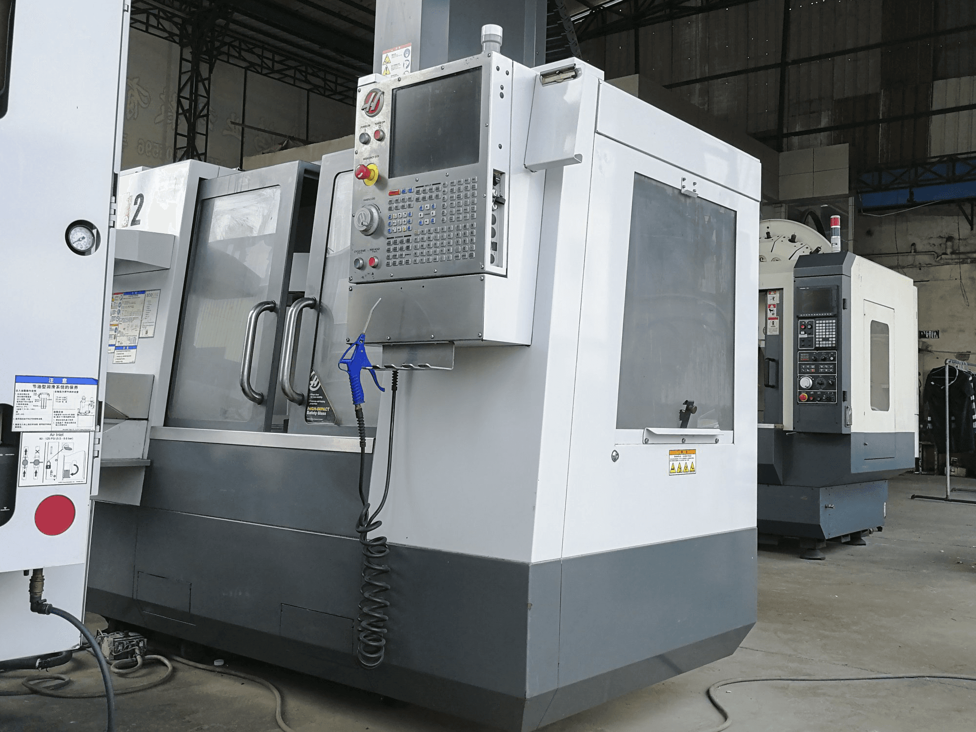 Recht aanzicht van HAAS VF-2 machine