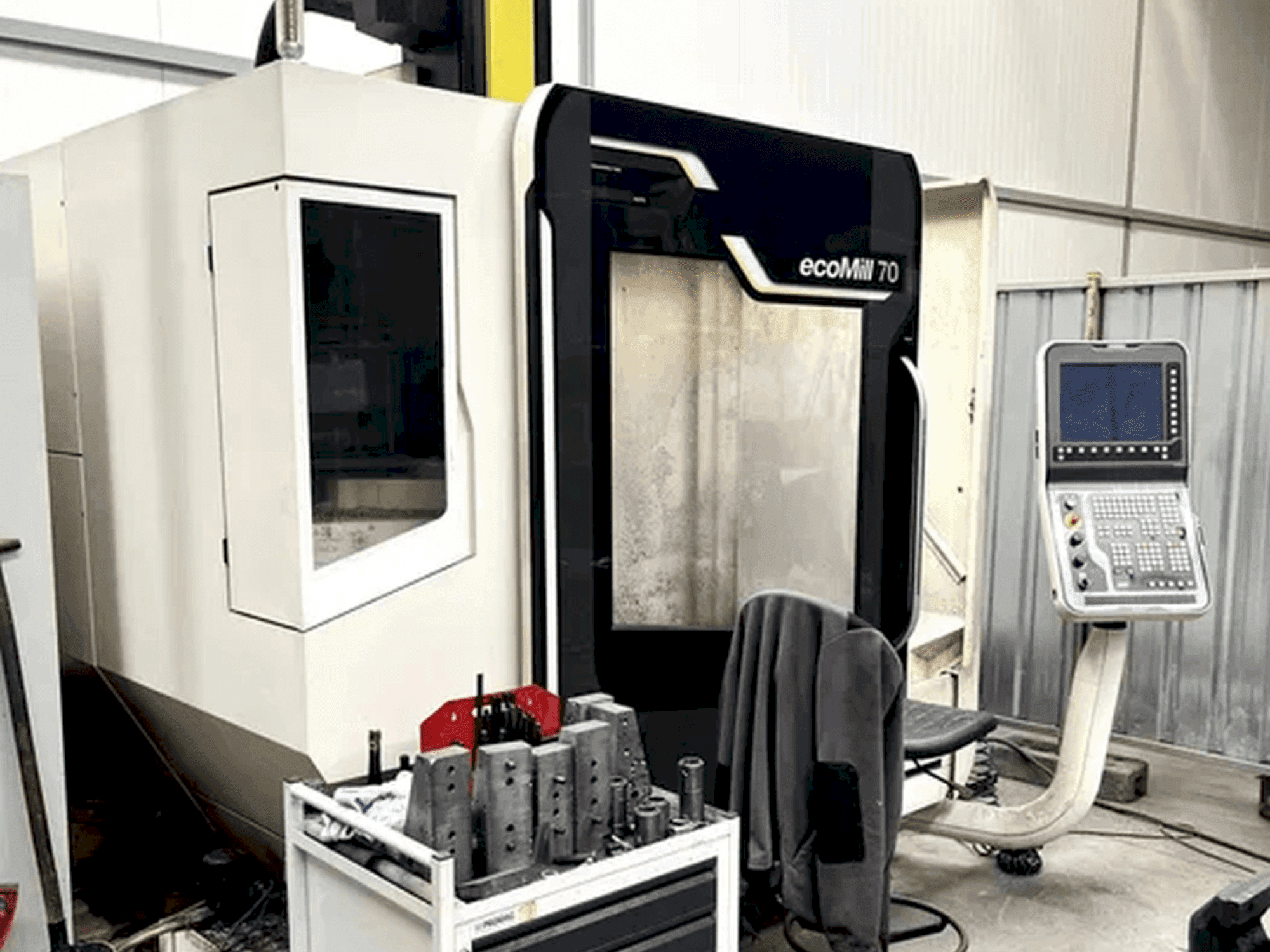 Vooraanzicht van DMG MORI ecoMill 70 machine