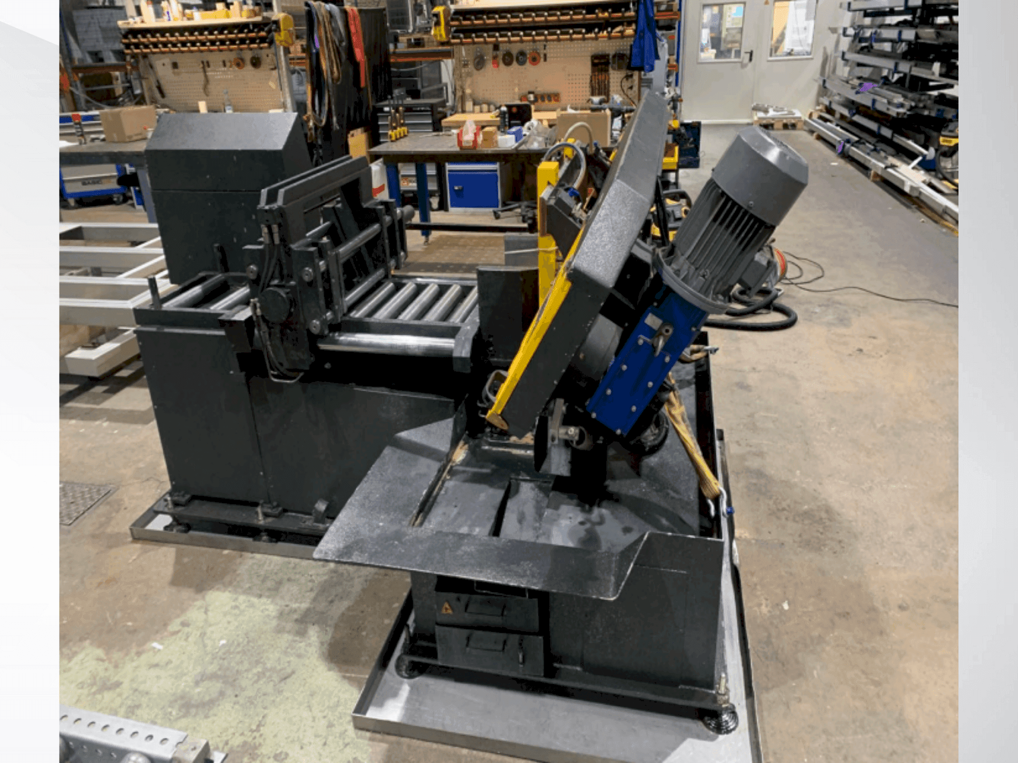 Vooraanzicht van BEKA-MAK BMSO 320 GH machine
