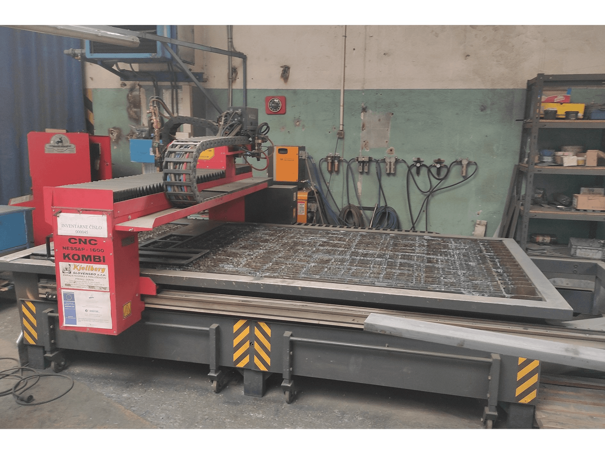 Vooraanzicht van Nessap 1600 Kombi Plus machine