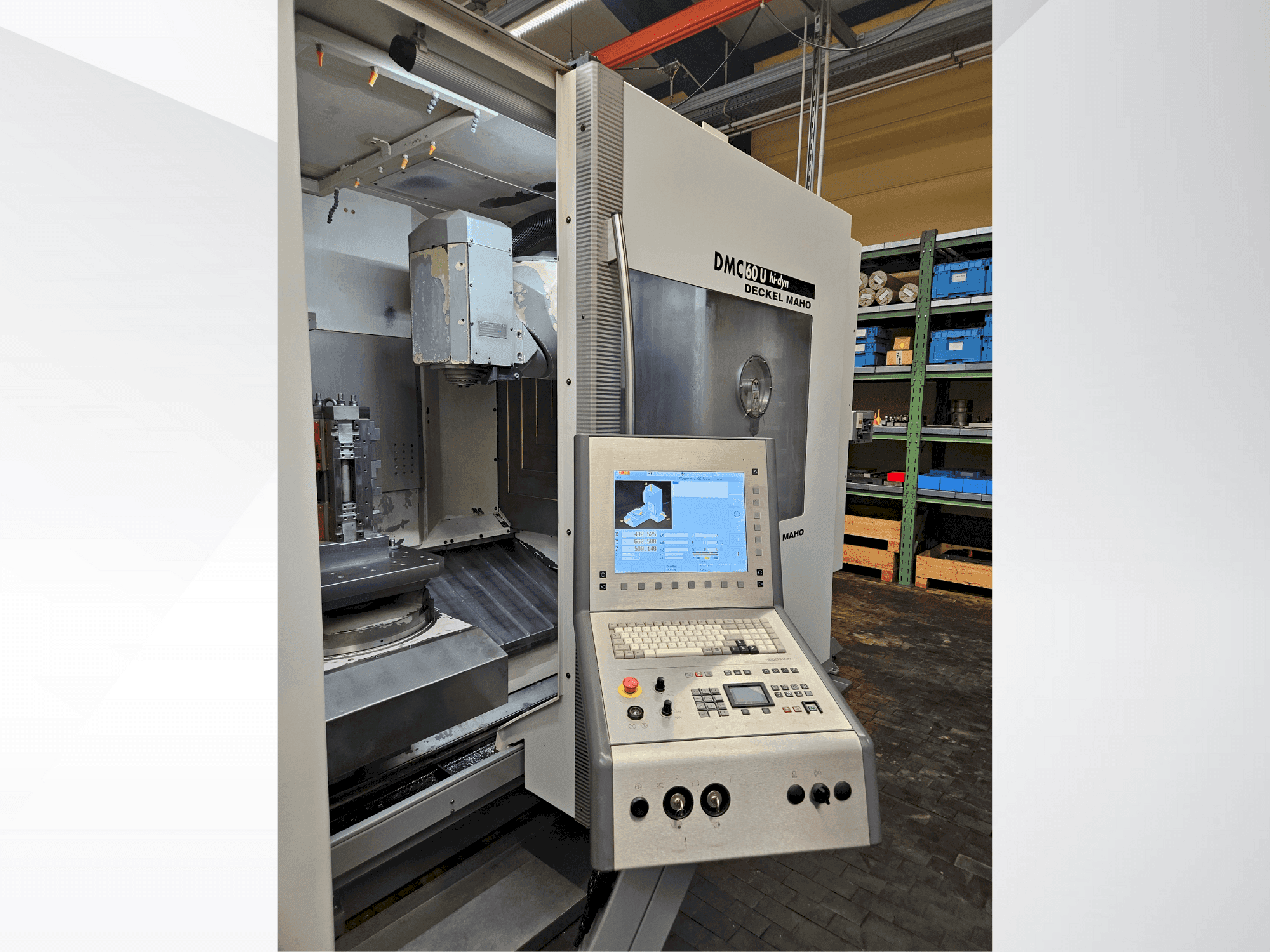 Vooraanzicht van DMG DECKEL MAHO DMC 60U RS5 machine