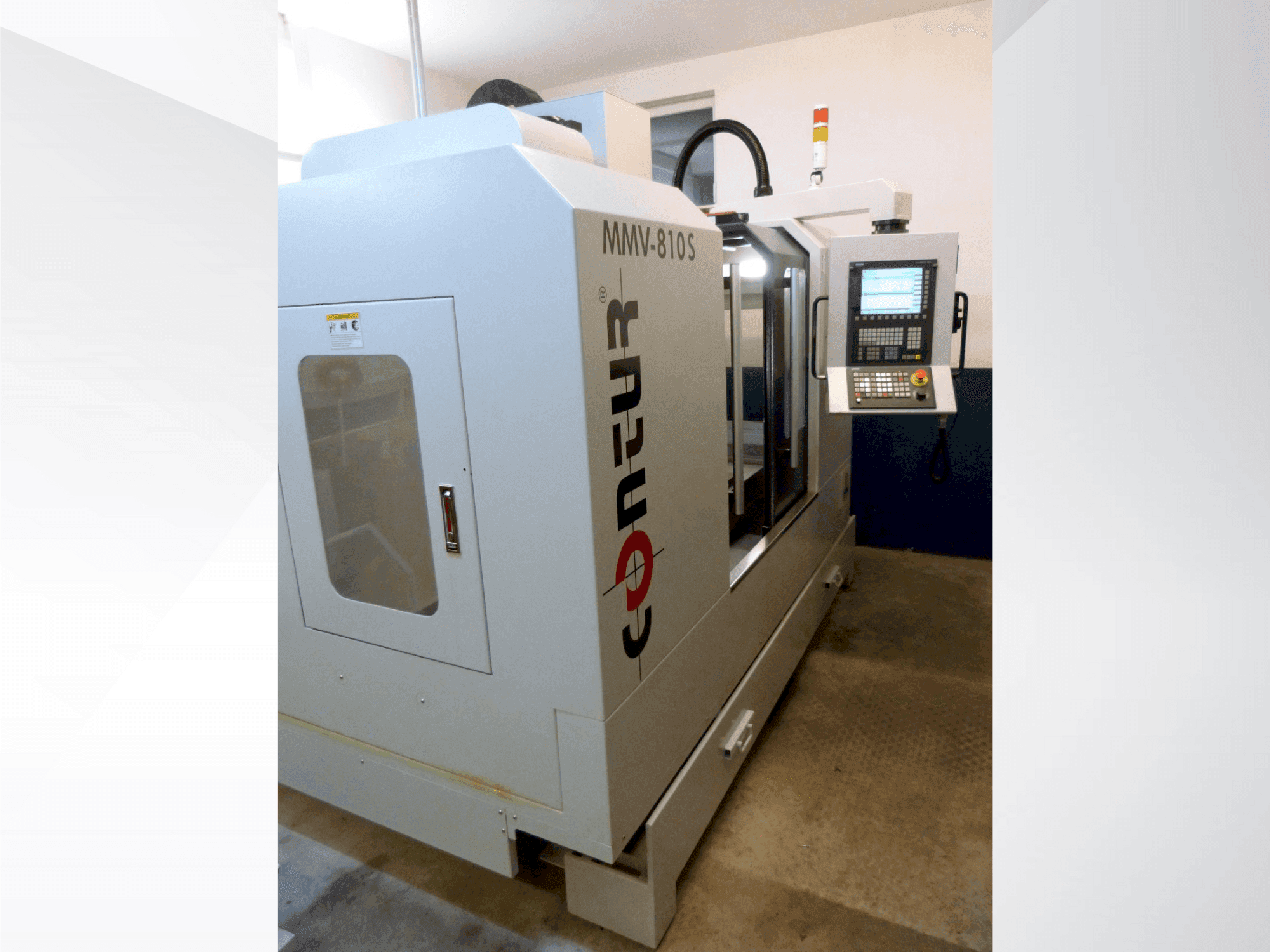 Vooraanzicht van Saeilo Contur MMV 810 S machine