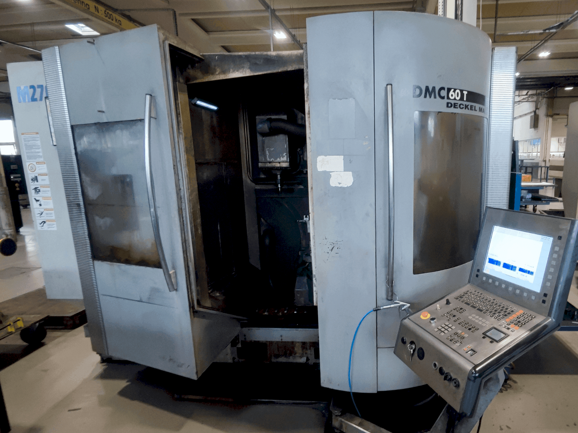 Vooraanzicht van DECKEL MAHO DMC 60T machine