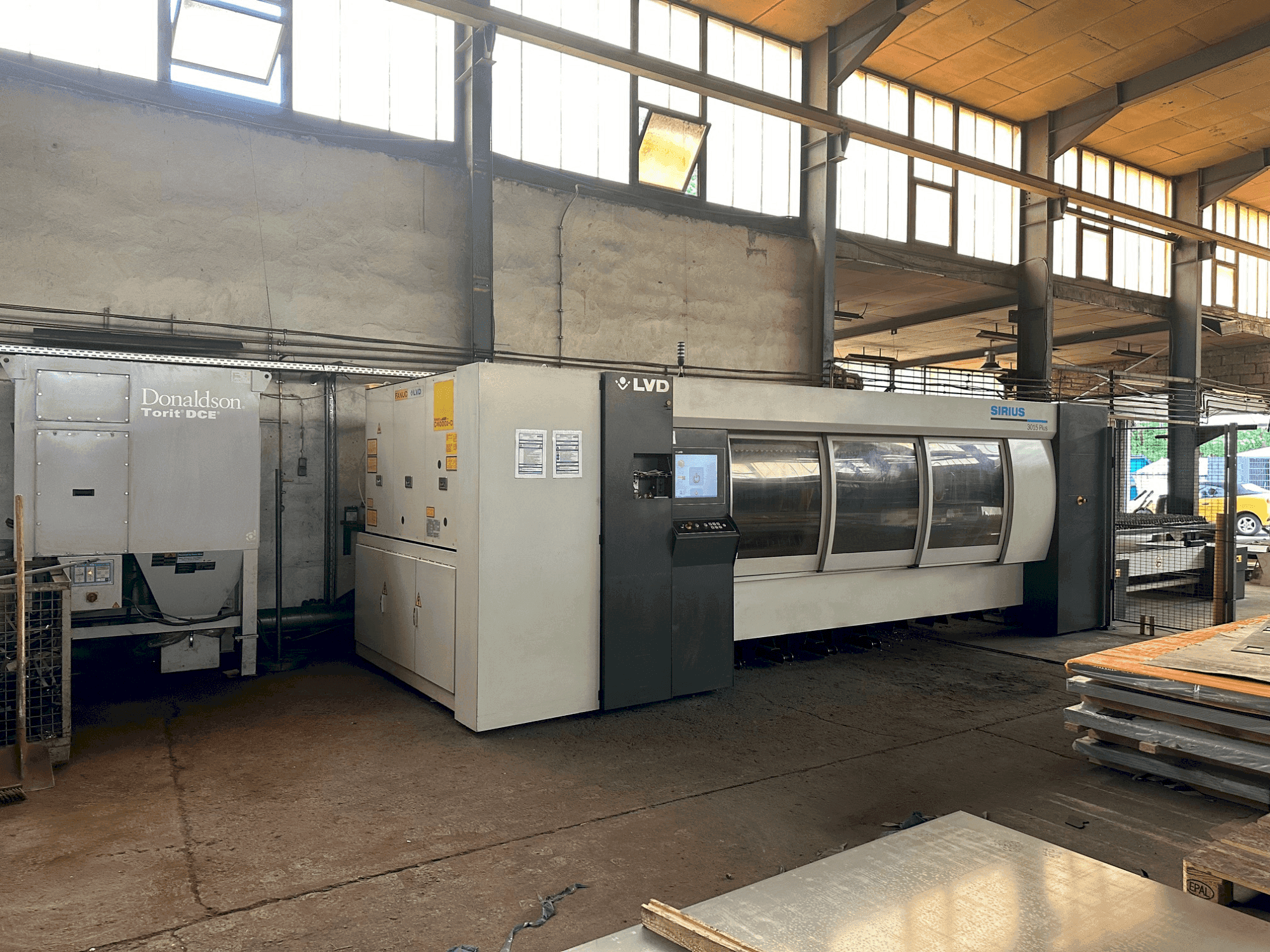 Vooraanzicht van LVD Sirius 3015 PLUS machine