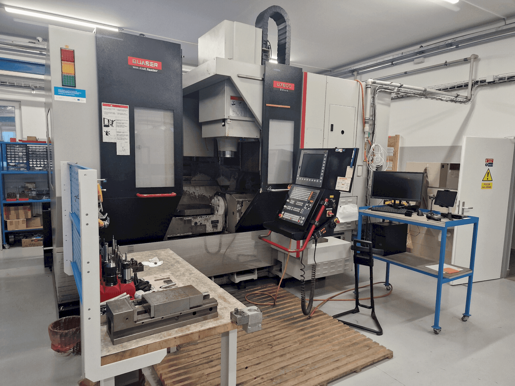 Vooraanzicht van Quaser UX600/15C machine