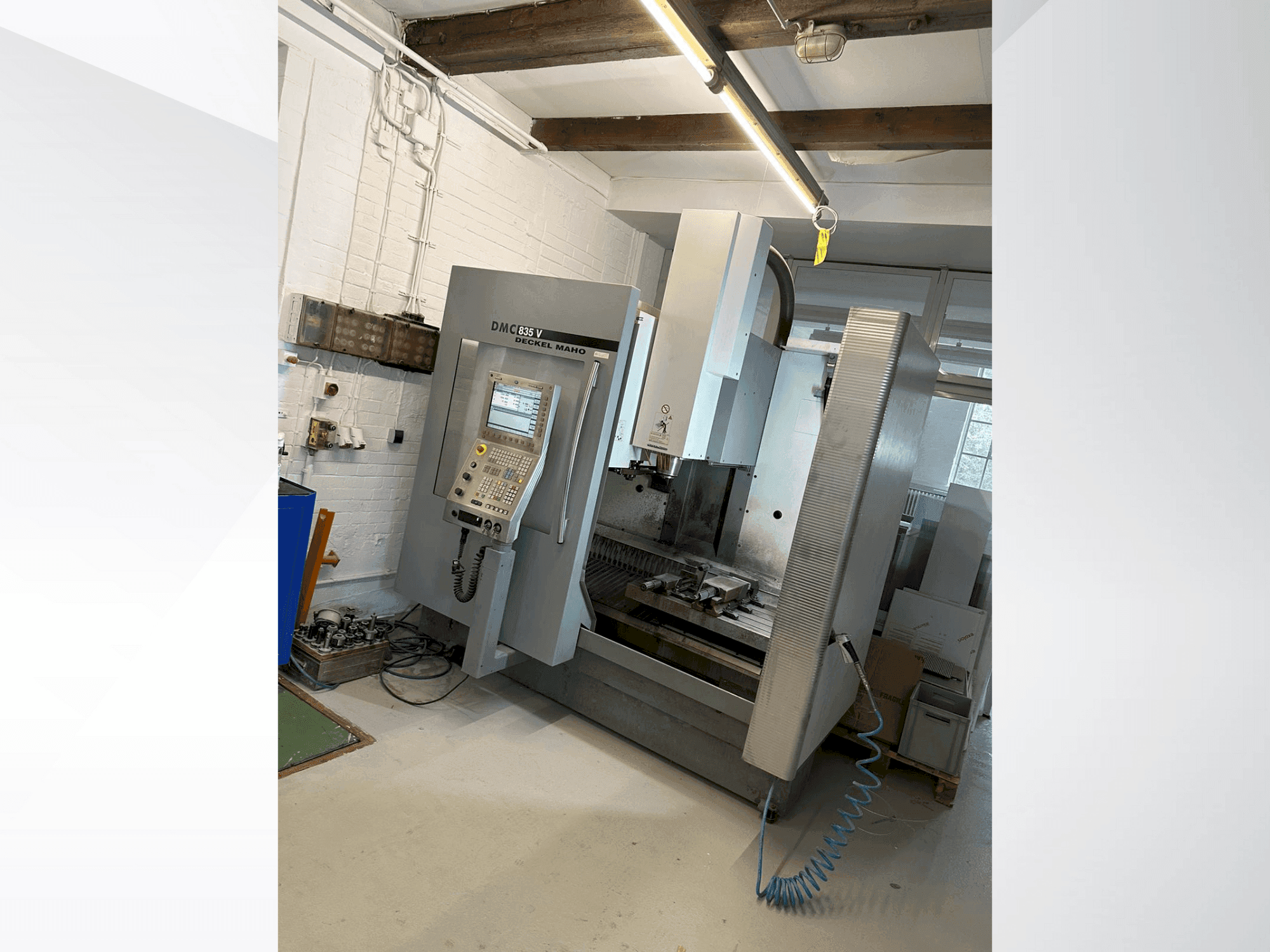 Vooraanzicht van DECKEL DMC 835 V machine