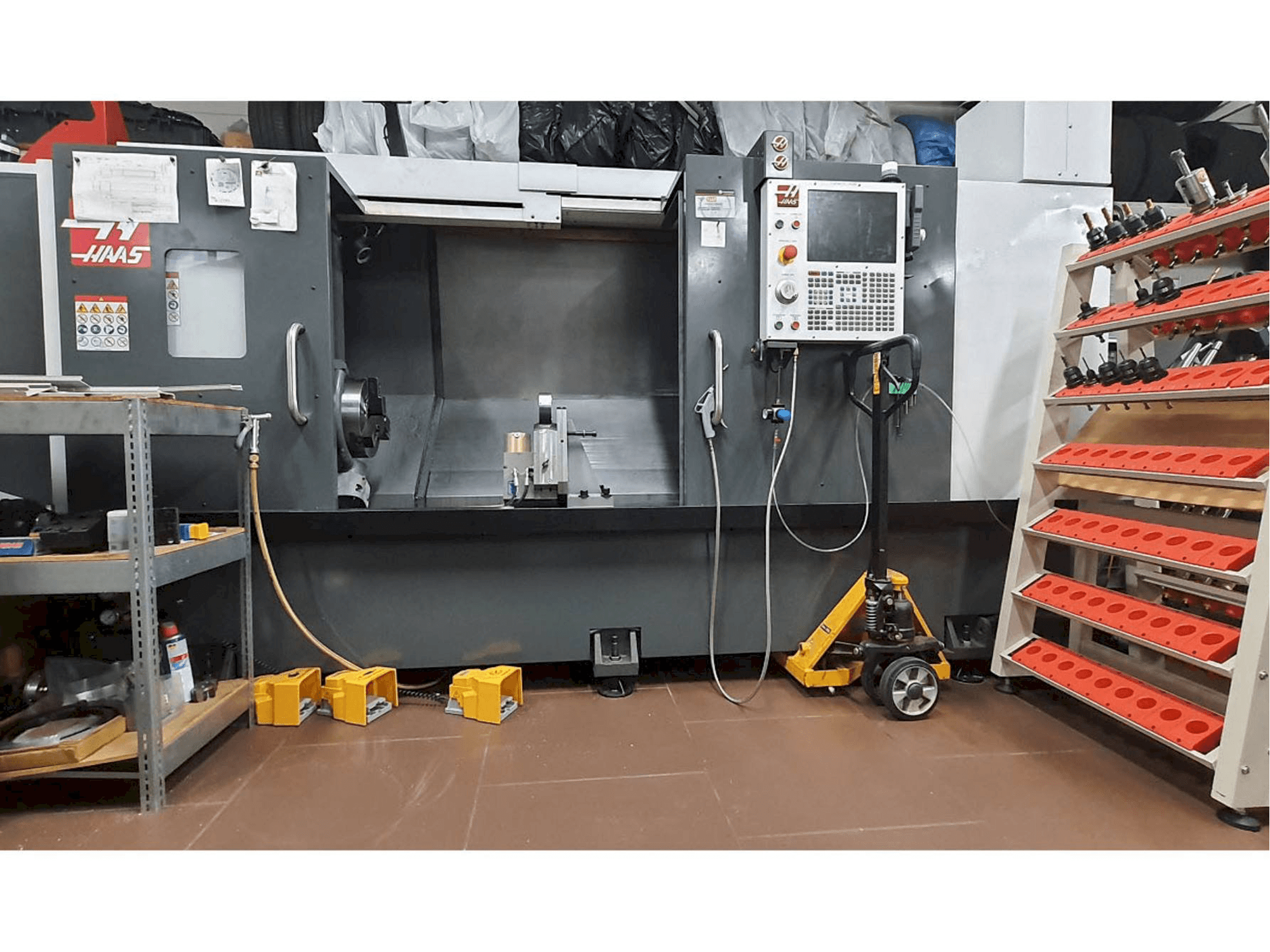 Vooraanzicht van HAAS ST-30L machine