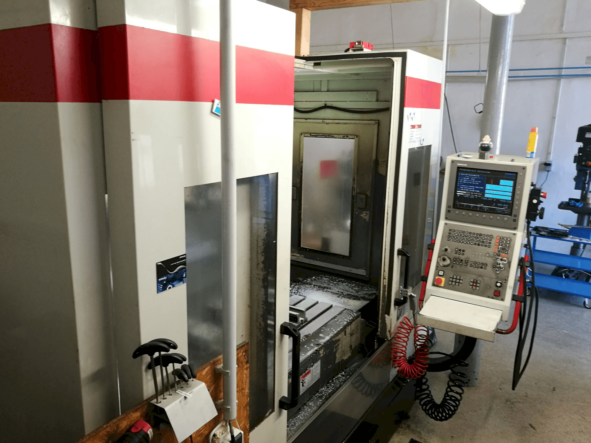 Links zicht van Quaser MV 204 II E machine