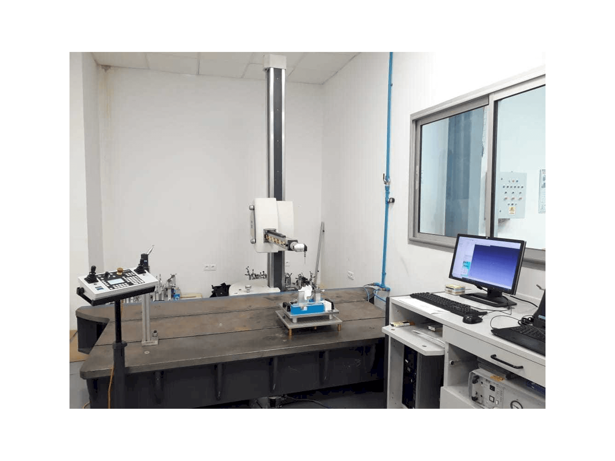 Vooraanzicht van ZEISS Carmet CNC machine