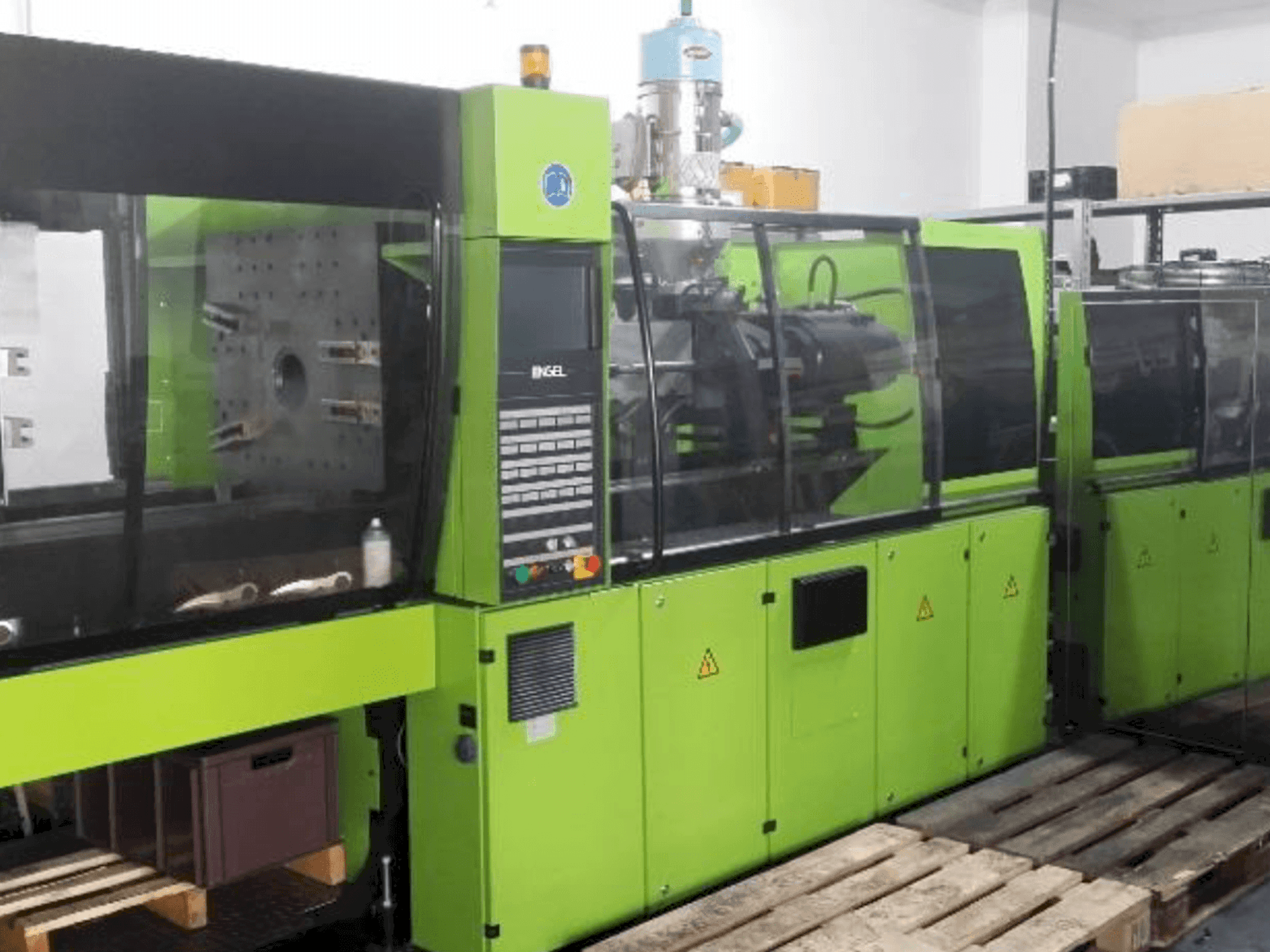 Vooraanzicht van ENGEL VC 750/150 machine