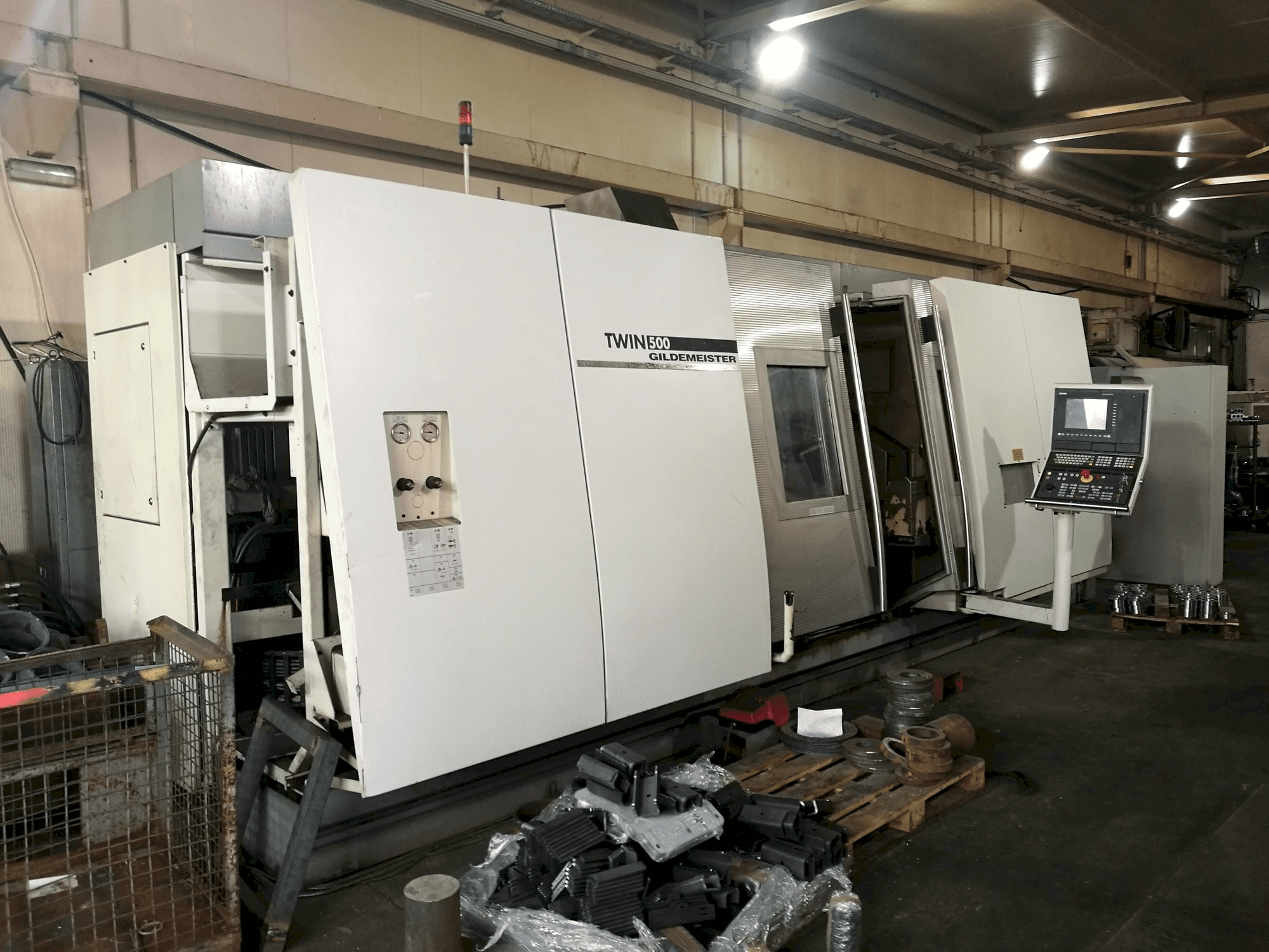 Vooraanzicht van Gildemeister TWIN 500 machine