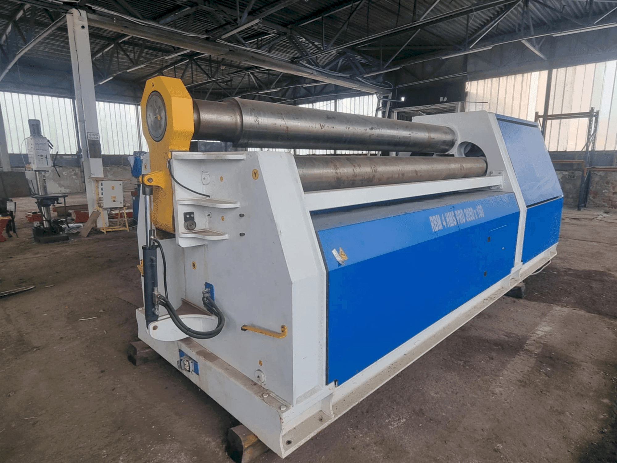 Vooraanzicht van Metallkraft RBM 4 HMS Pro 3050-150 machine