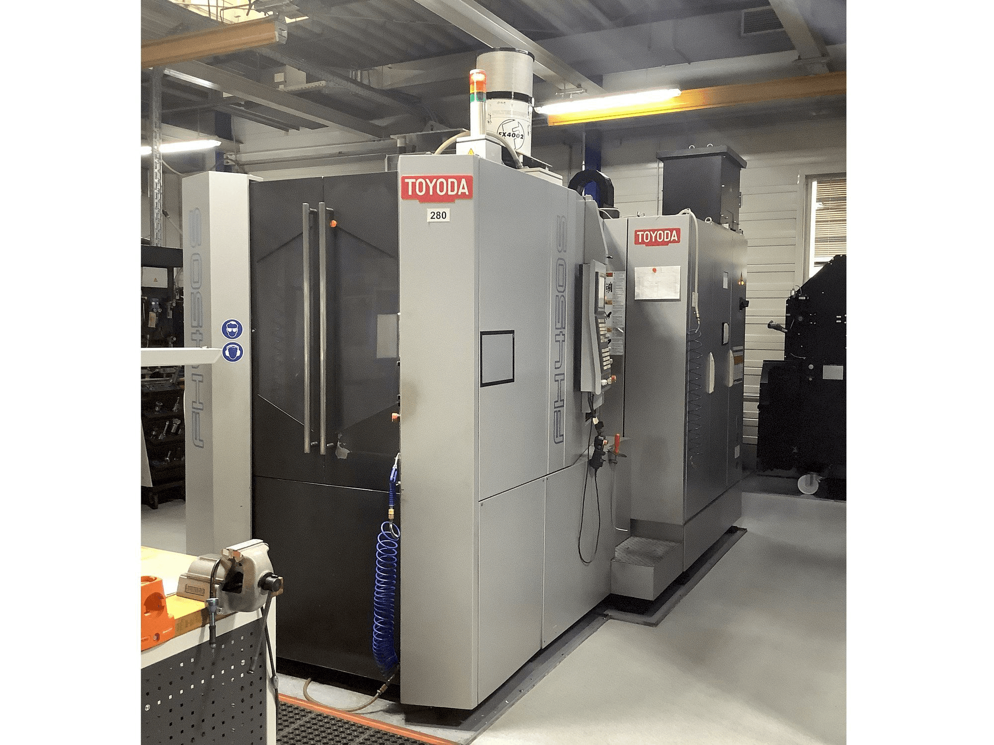 Vooraanzicht van TOYODA FH 450S machine