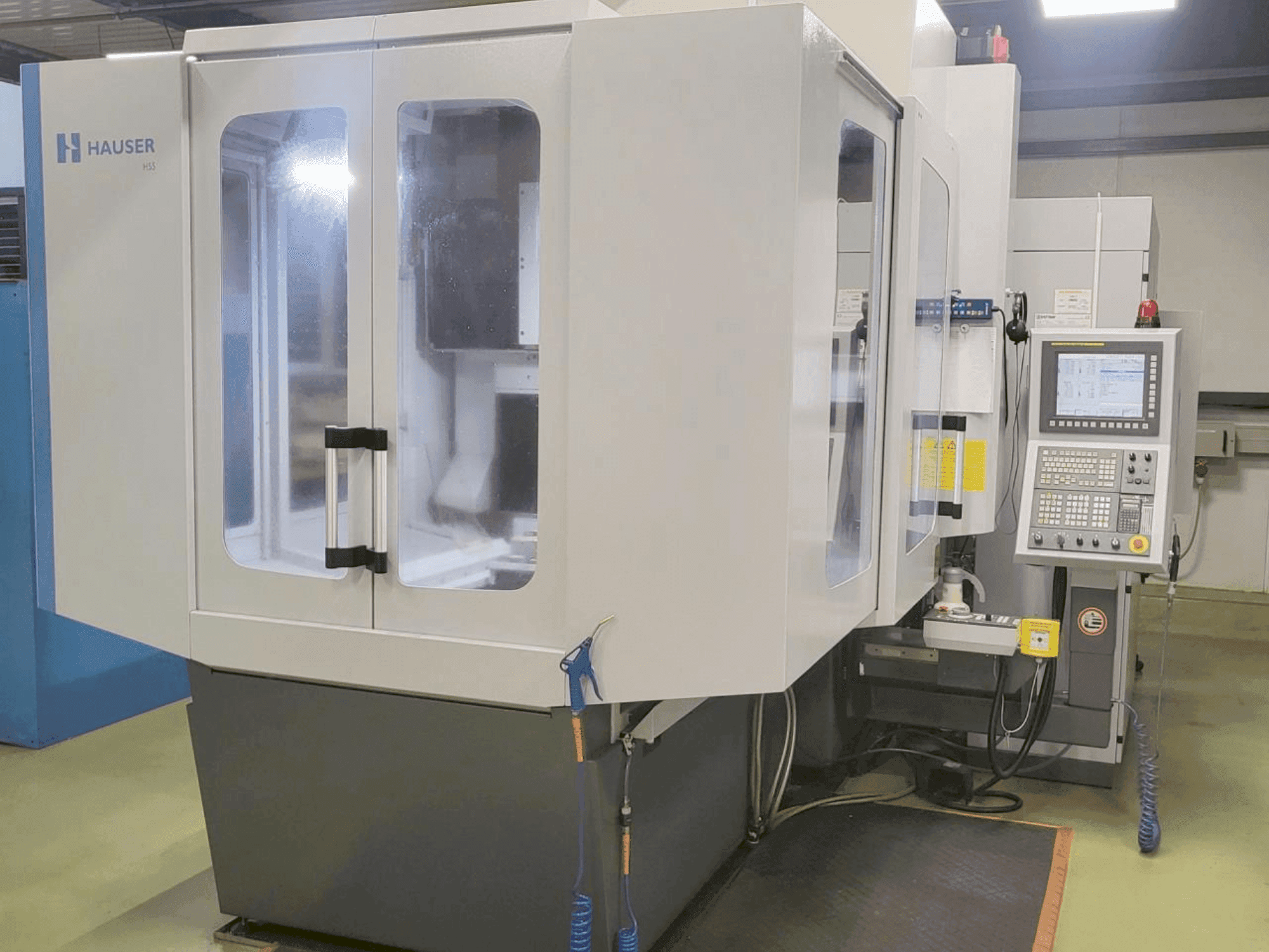 Vooraanzicht van HAUSER KELLENBERGER H55-400 machine