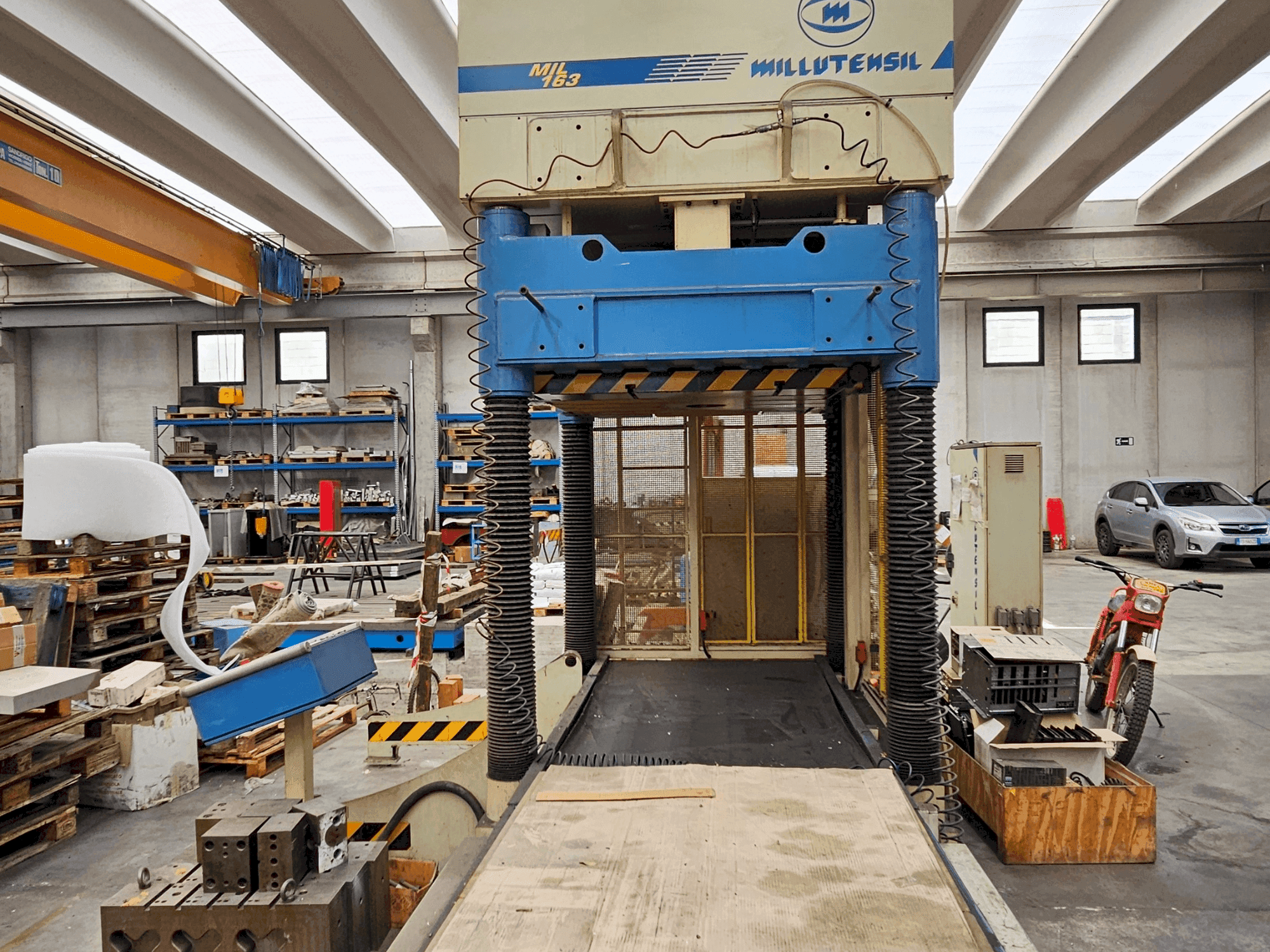 Vooraanzicht van MILLUTENSIL MIL163 machine