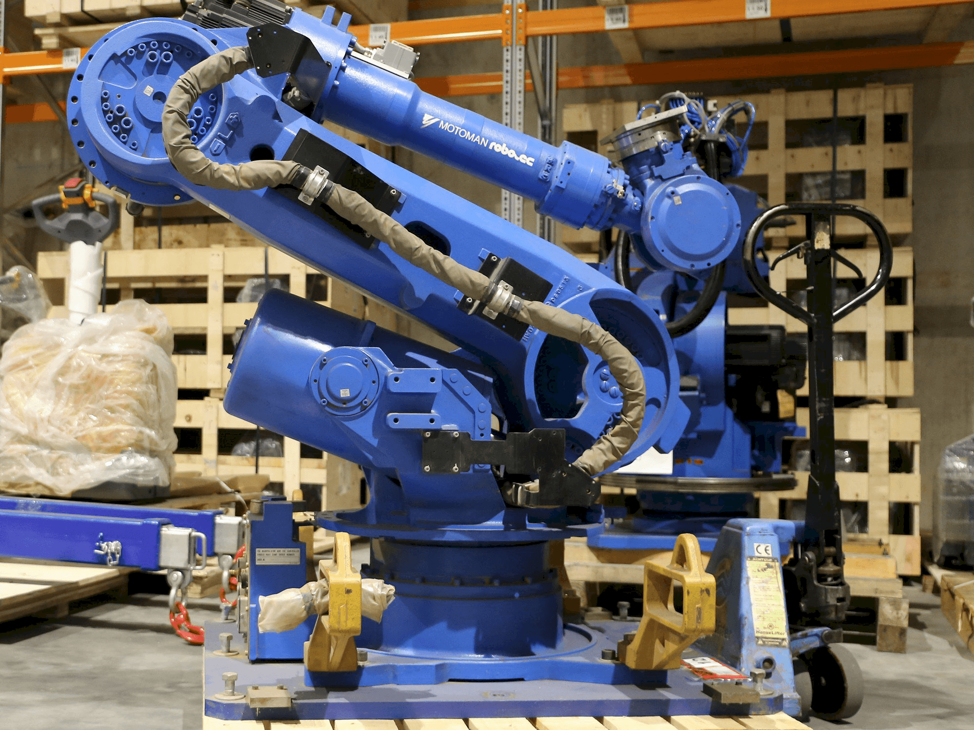 Linkerzijdeaanzicht van Yaskawa Motoman ES165 machine