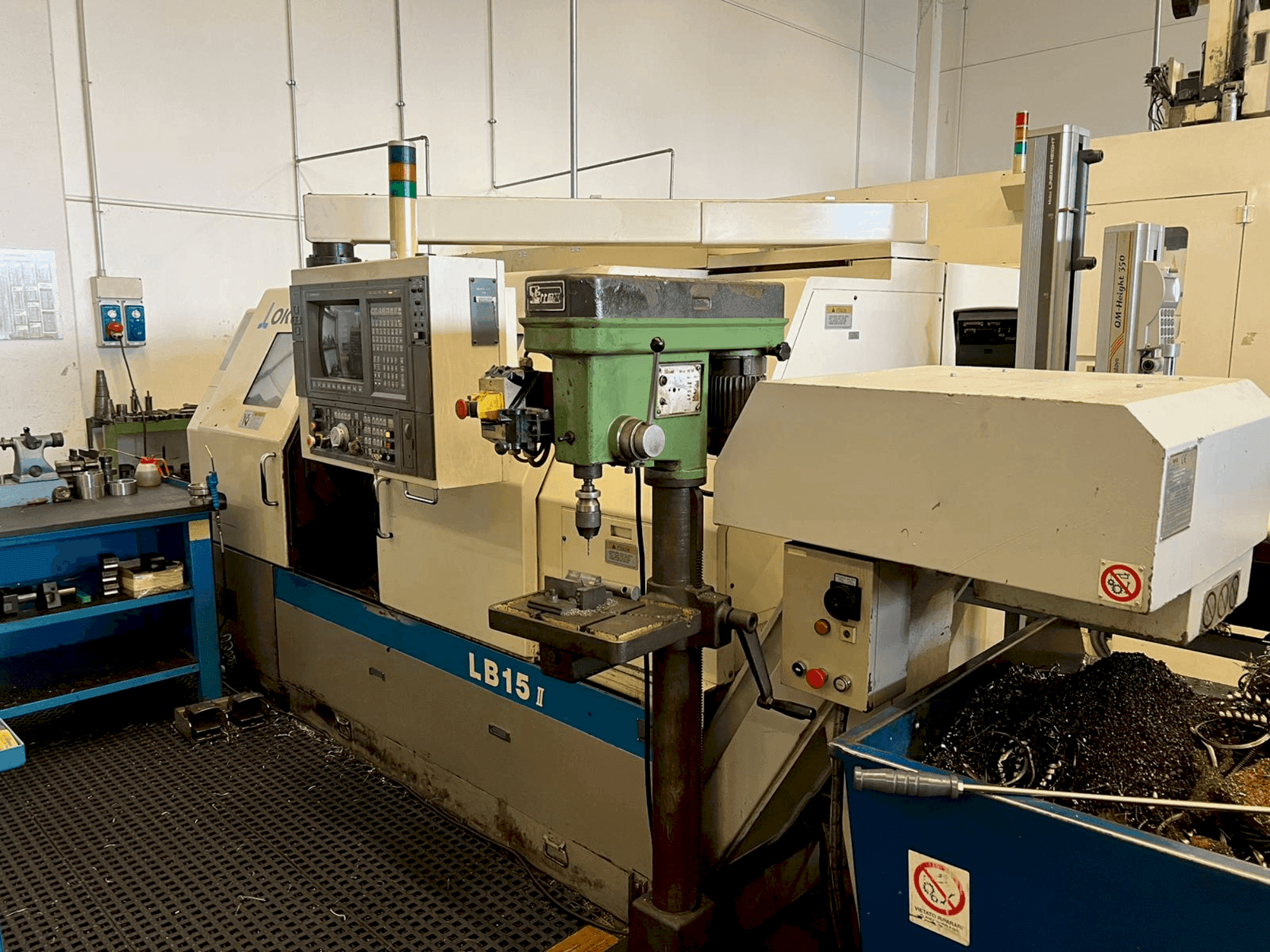 Vooraanzicht van Okuma LB15-II machine