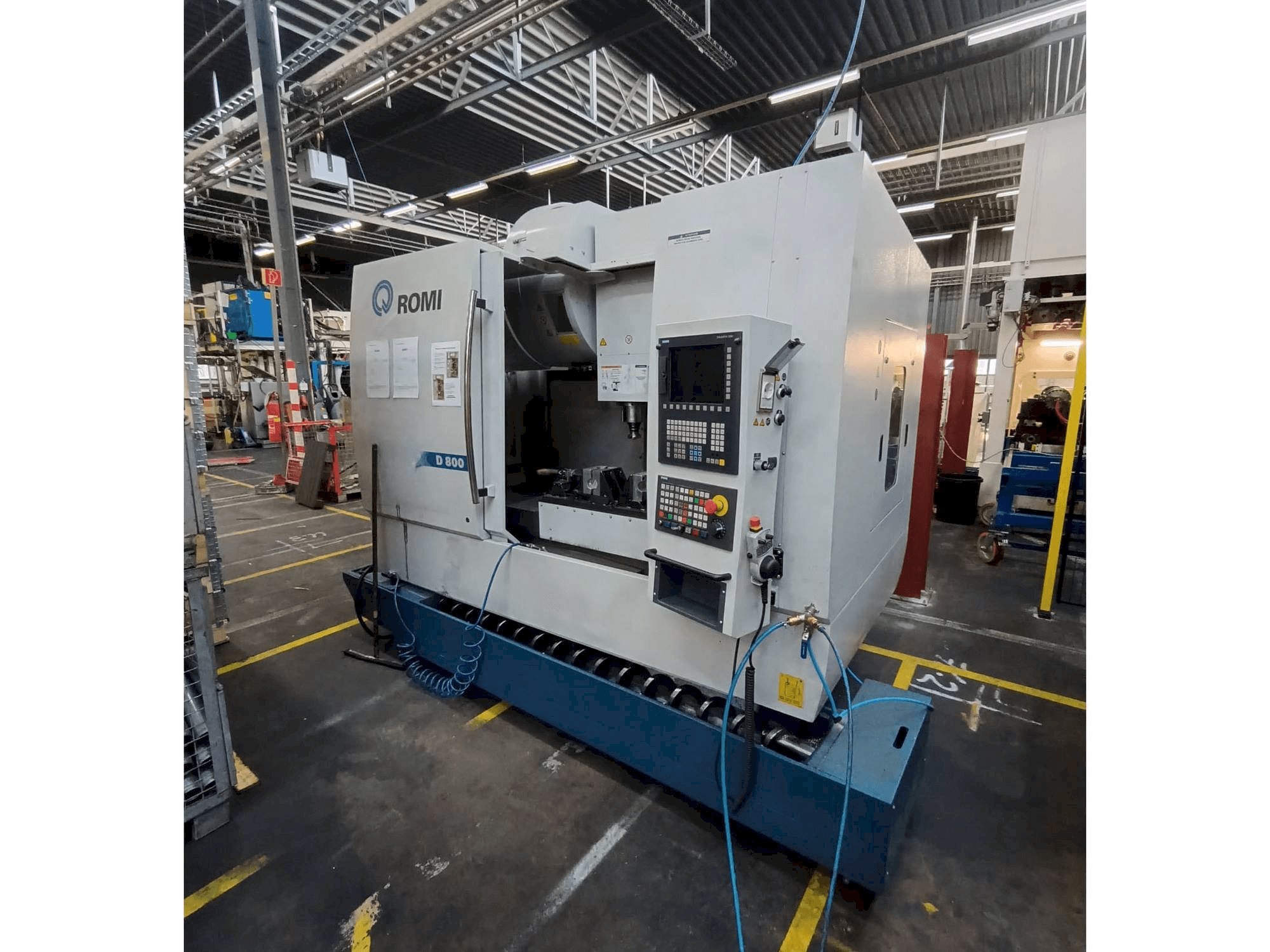 Vooraanzicht van Romi D800 machine