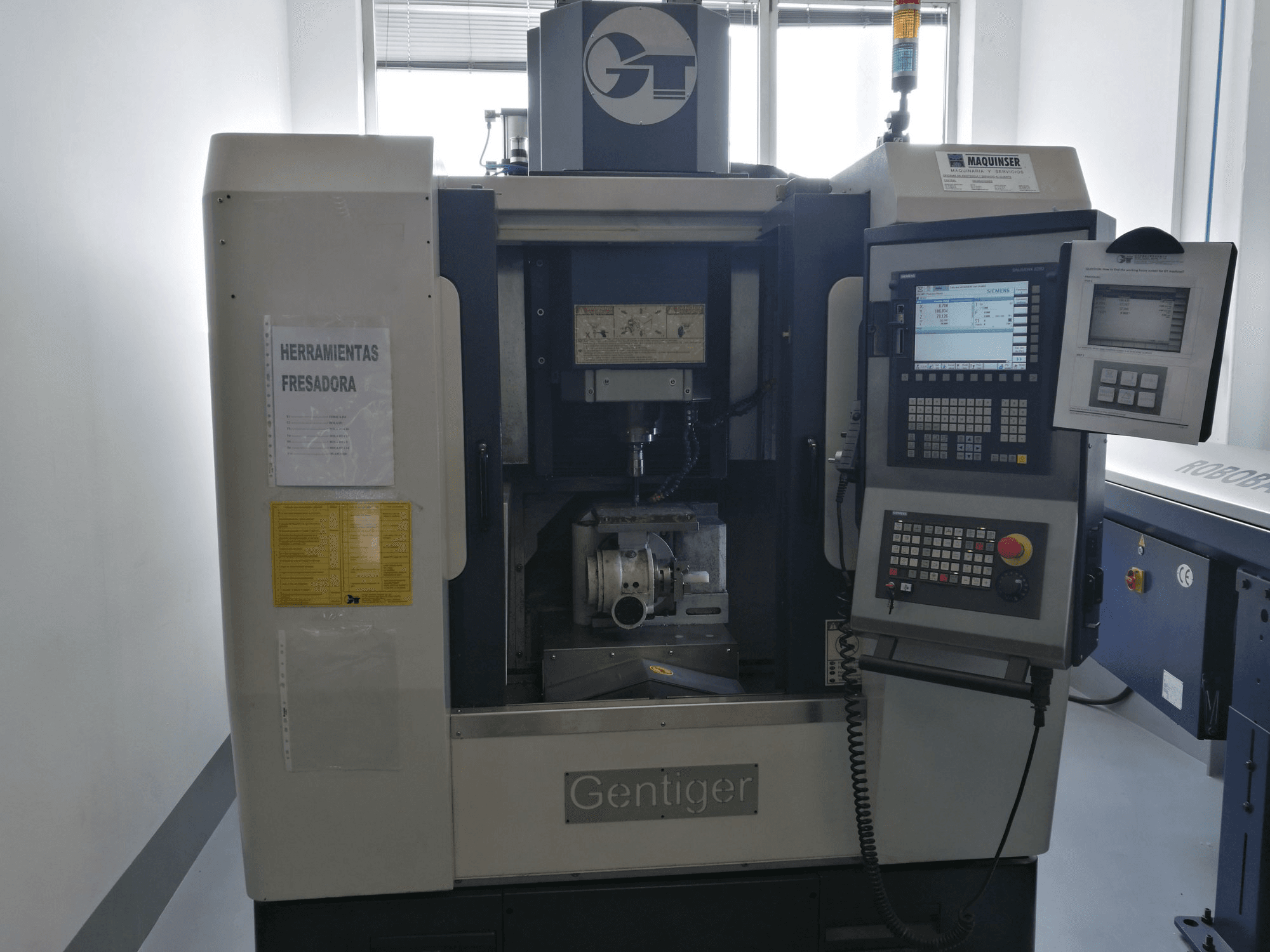 Vooraanzicht van GENTIGER GT-45-5AX machine