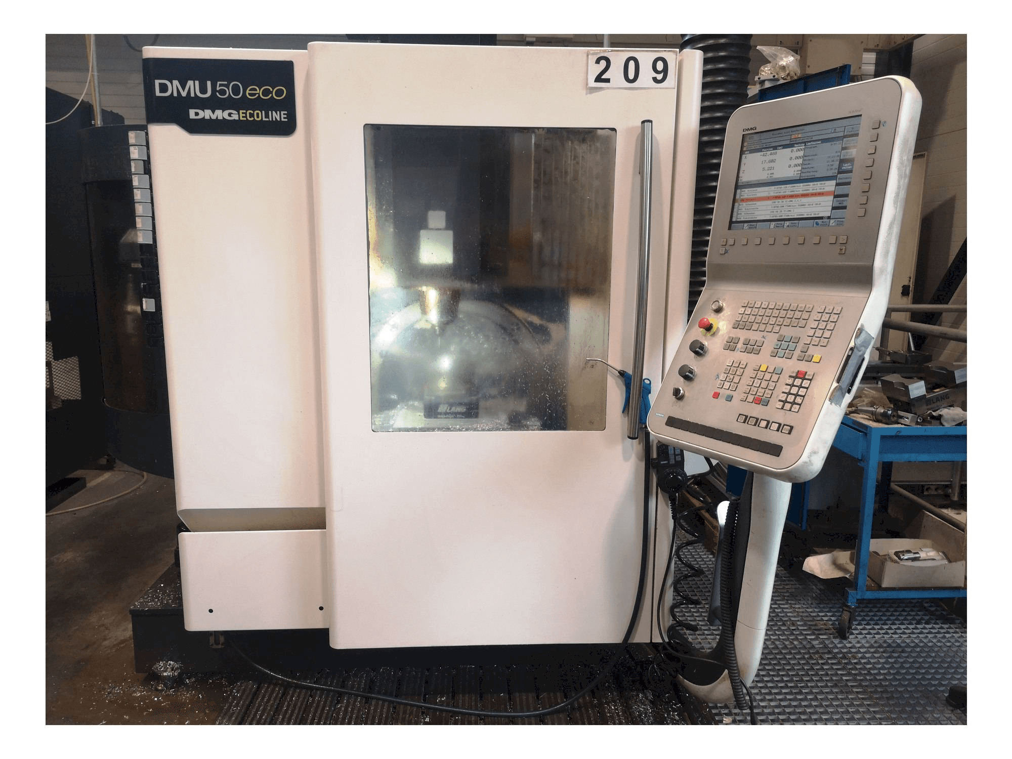 Vooraanzicht van DMG GILDEMEISTER DMU 50 ecoline machine