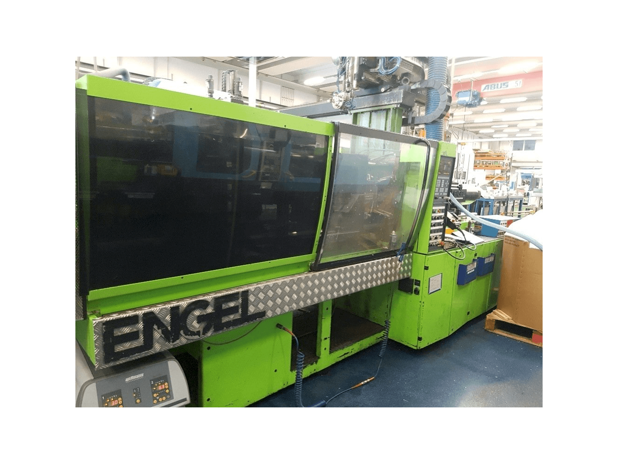 Vooraanzicht van ENGEL ES 600/145 ST machine