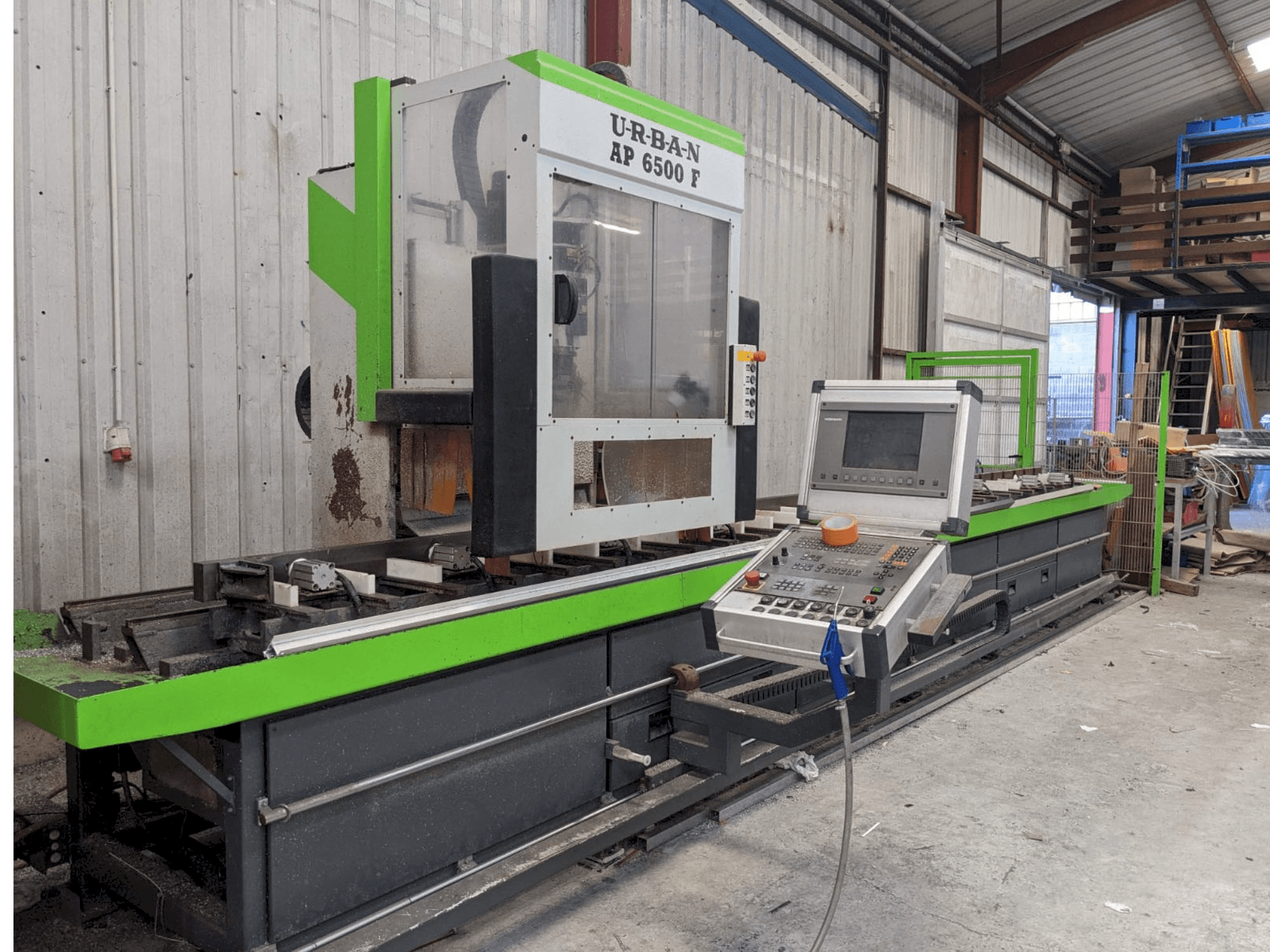 Vooraanzicht van URBAN AP6500 machine