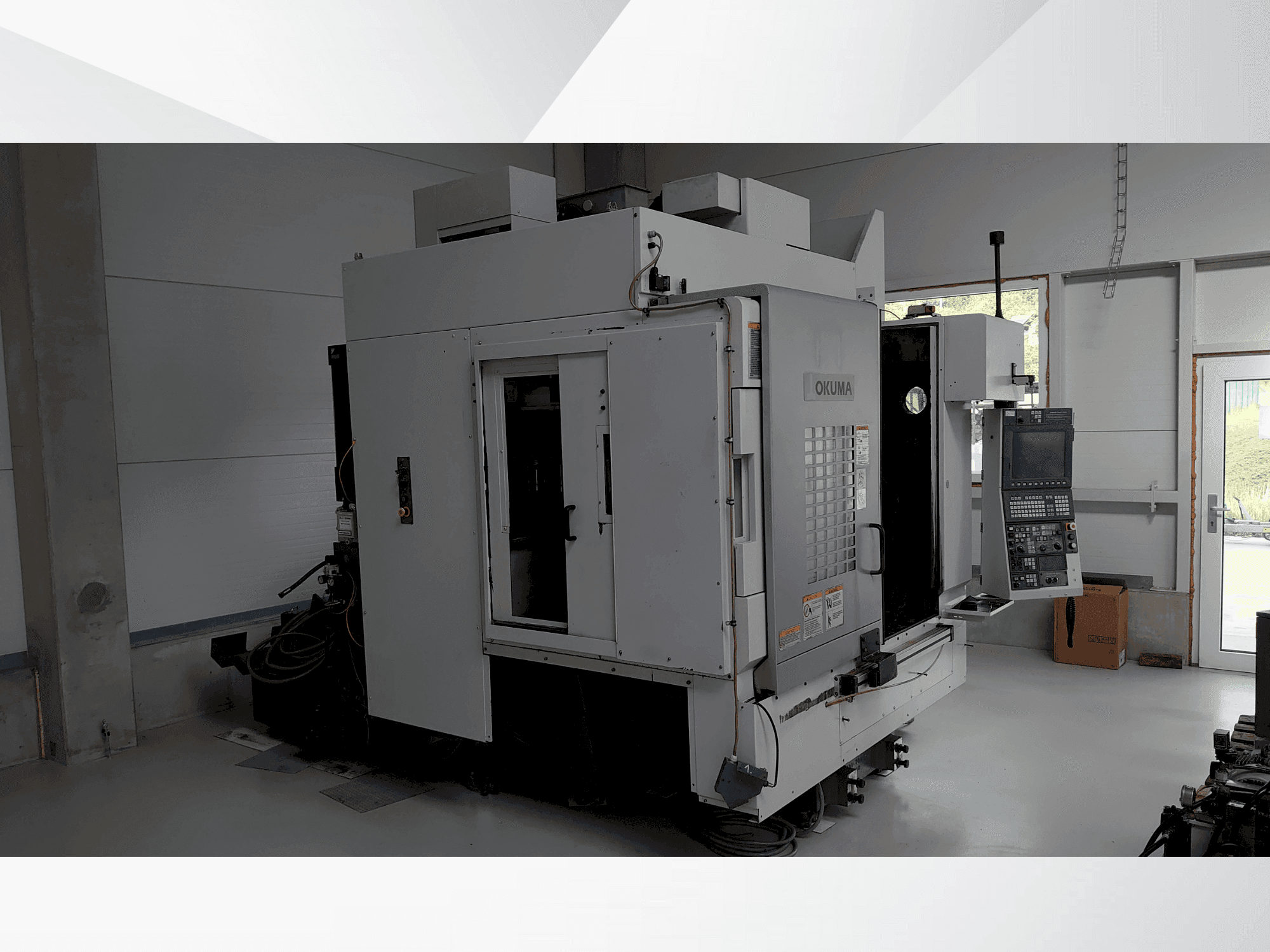 Vooraanzicht van Okuma MU-400VA machine