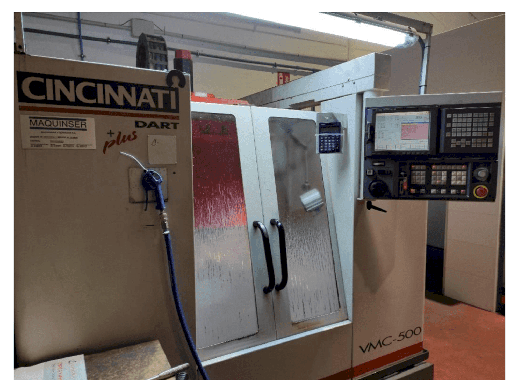 Vooraanzicht van Cincinnati Dart Plus VMC-500 machine