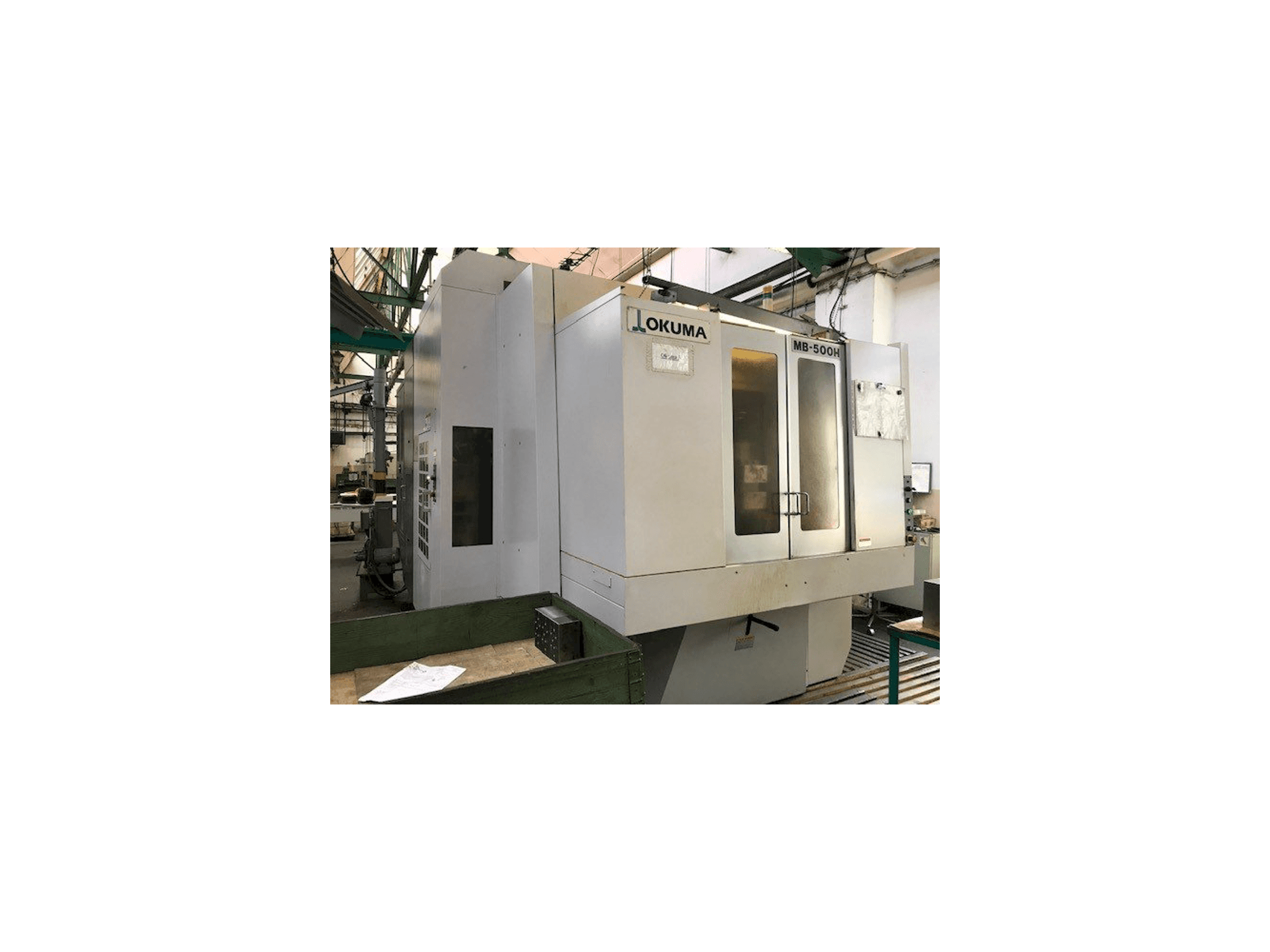 Vooraanzicht van Okuma MB-500H machine