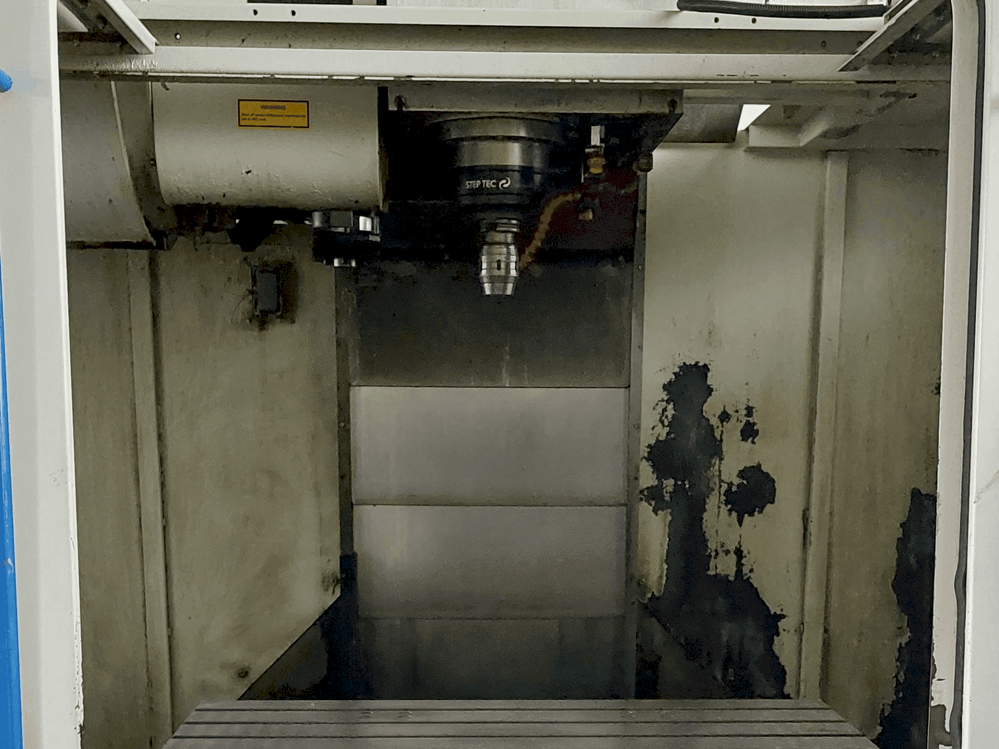 Vooraanzicht van MIKRON VCE 1000 Pro-X machine