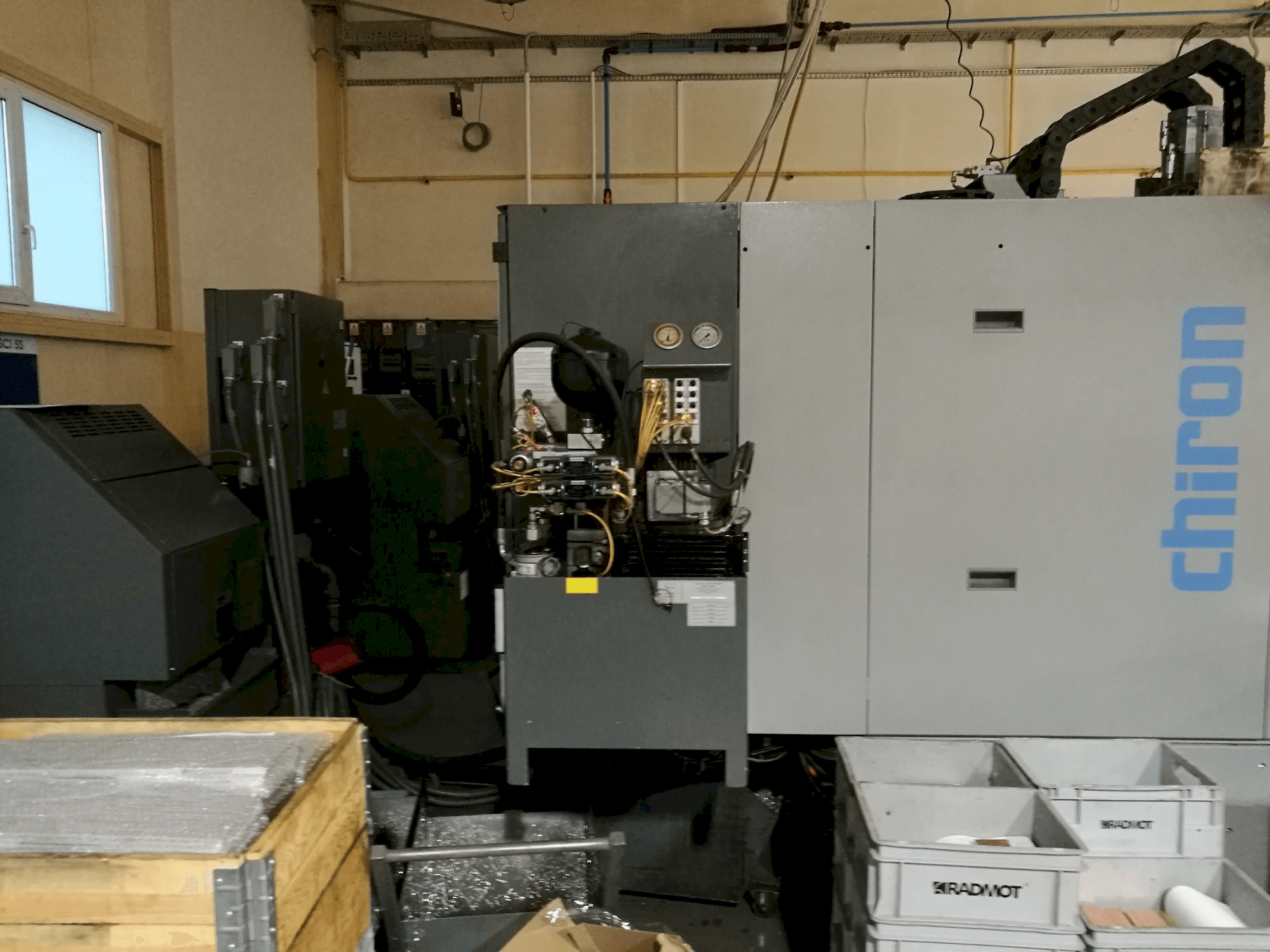 Vooraanzicht van CHIRON FZ 12 KS machine