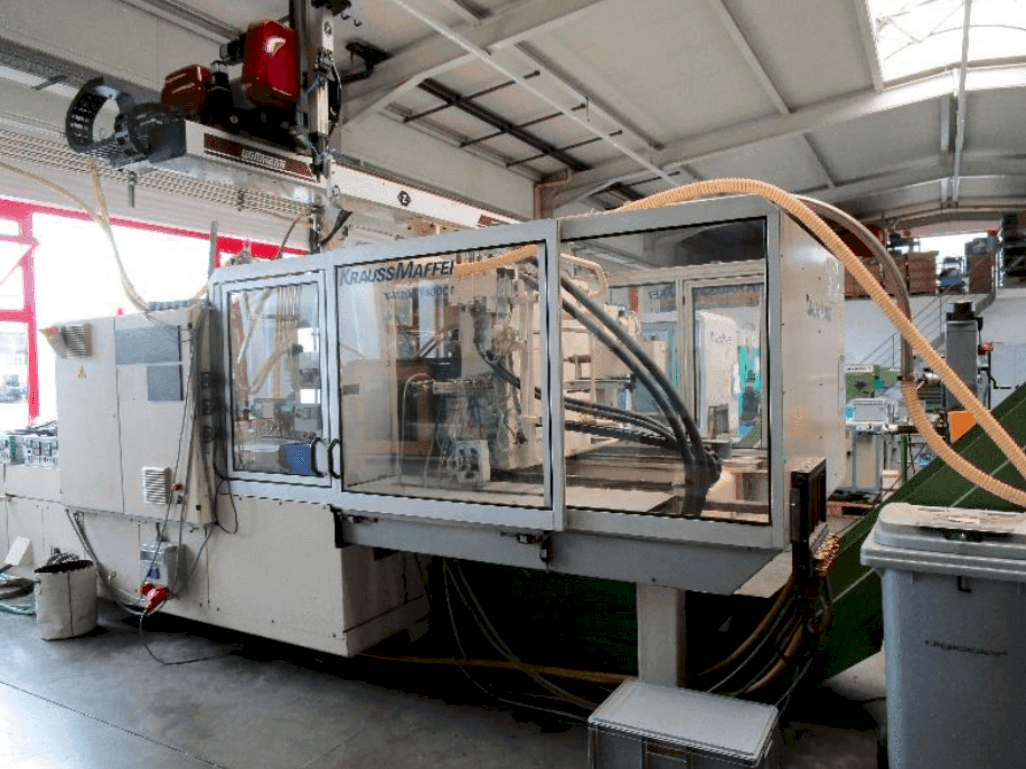 Vooraanzicht van Krauss Maffei 300-1400 C1 machine