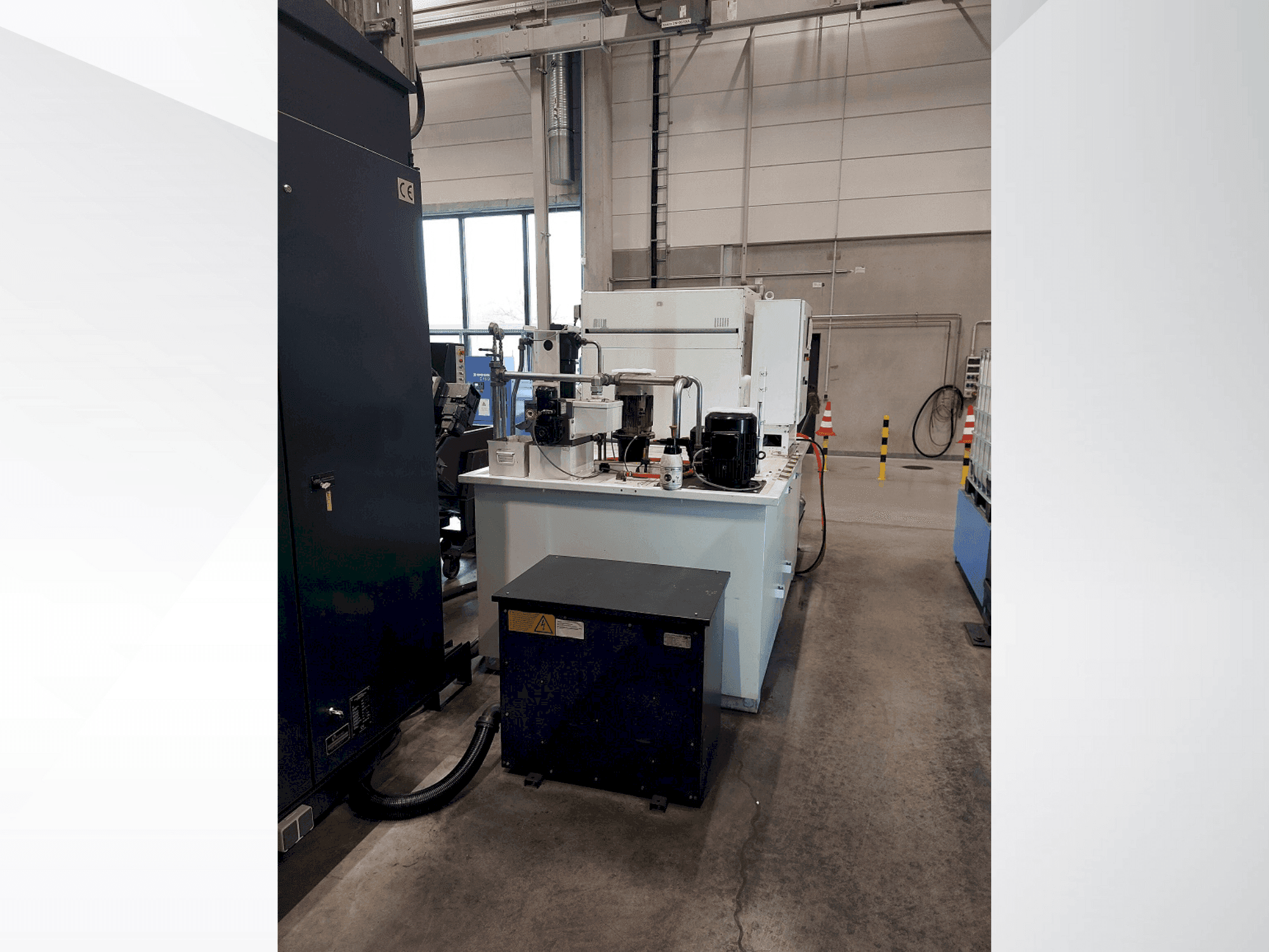 Zijaanzicht van Makino a81 machine
