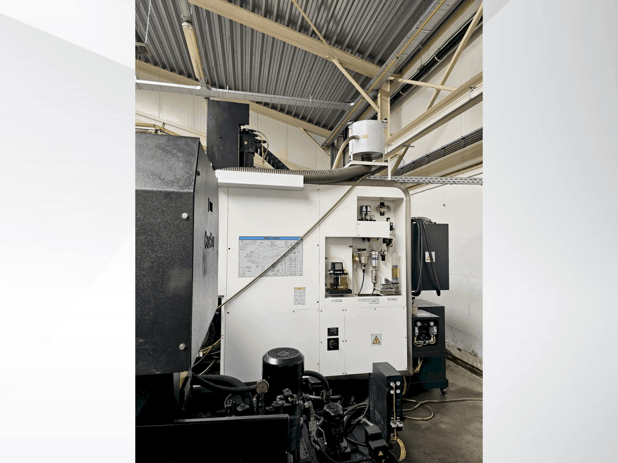 Vooraanzicht van Mazak Variaxis i-500 machine