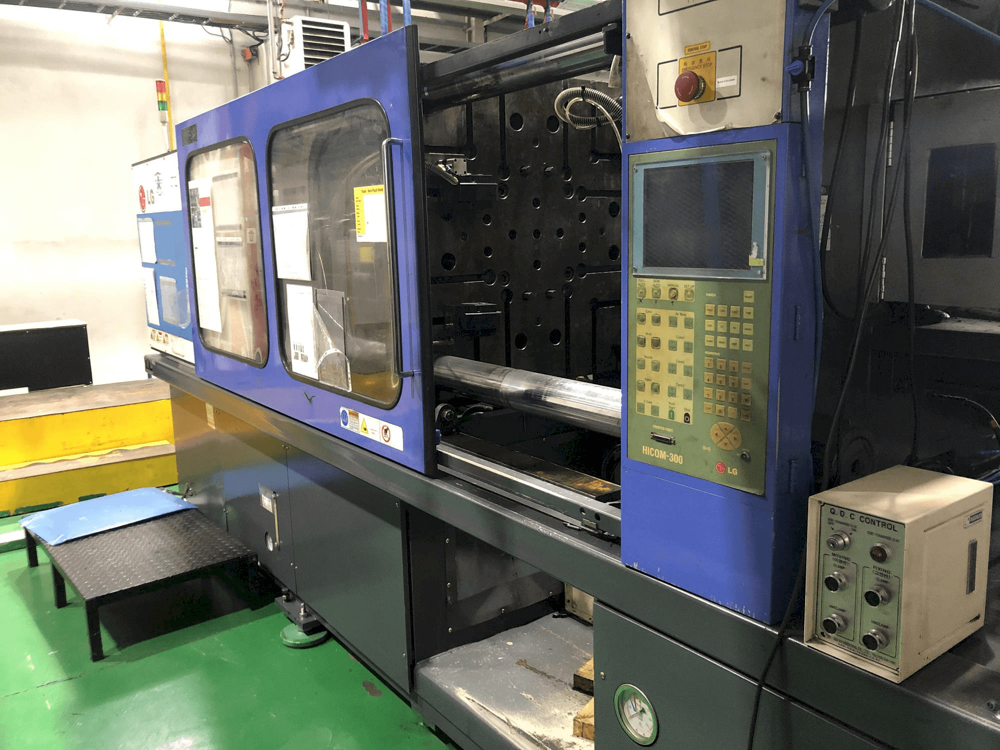 Vooraanzicht van LG LGH-350N machine