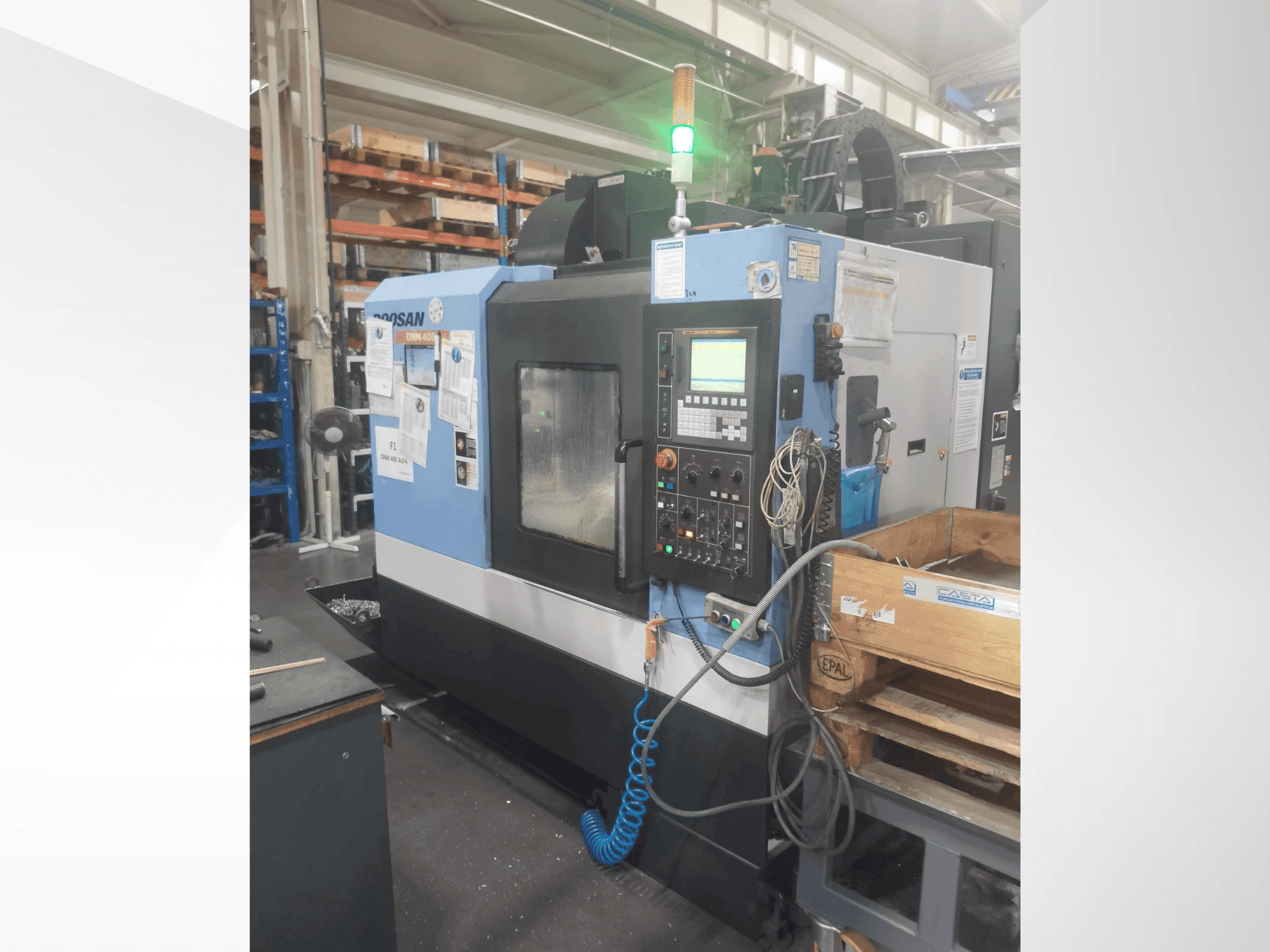 Vooraanzicht van DOOSAN DNM 400A machine