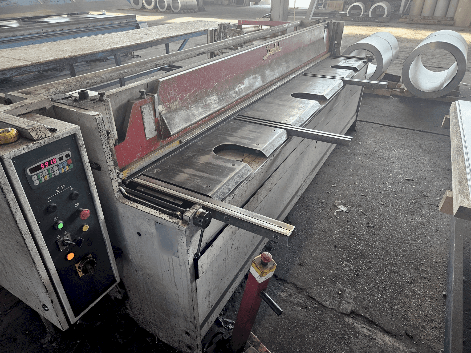 Vooraanzicht van Baykal RGS 3150x3 machine