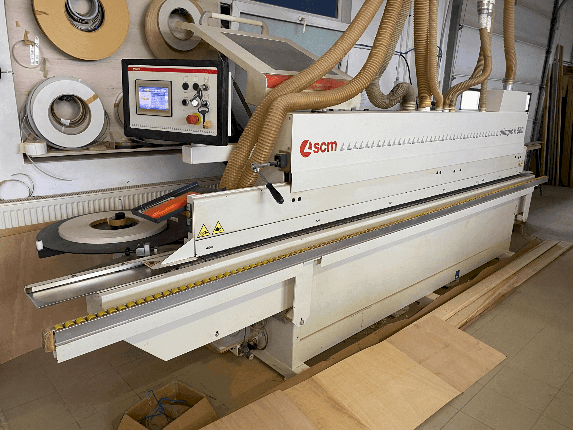 Vooraanzicht van SCM OLIMPIC K 560 machine