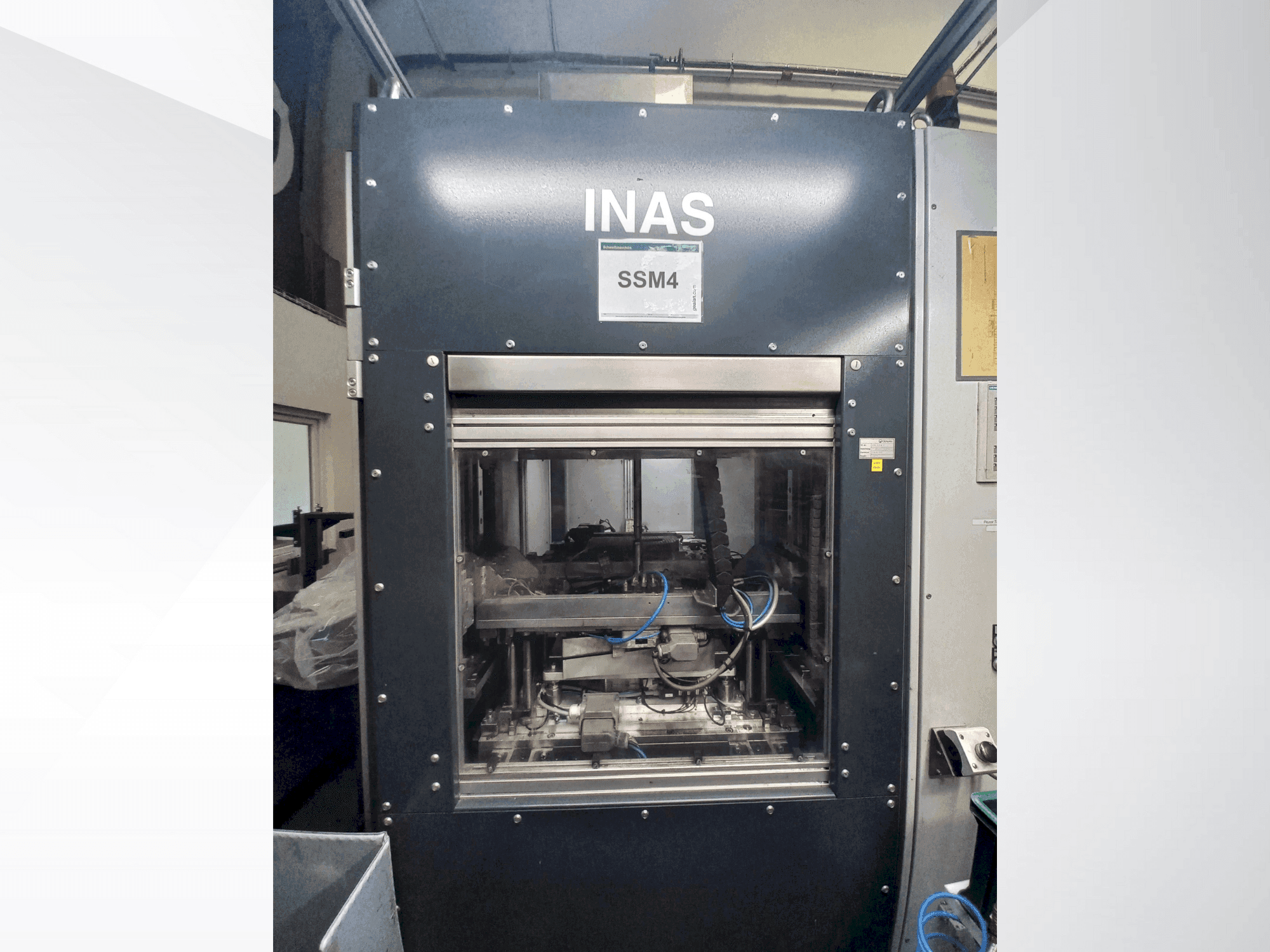 Vooraanzicht van INAS VSM 210 machine