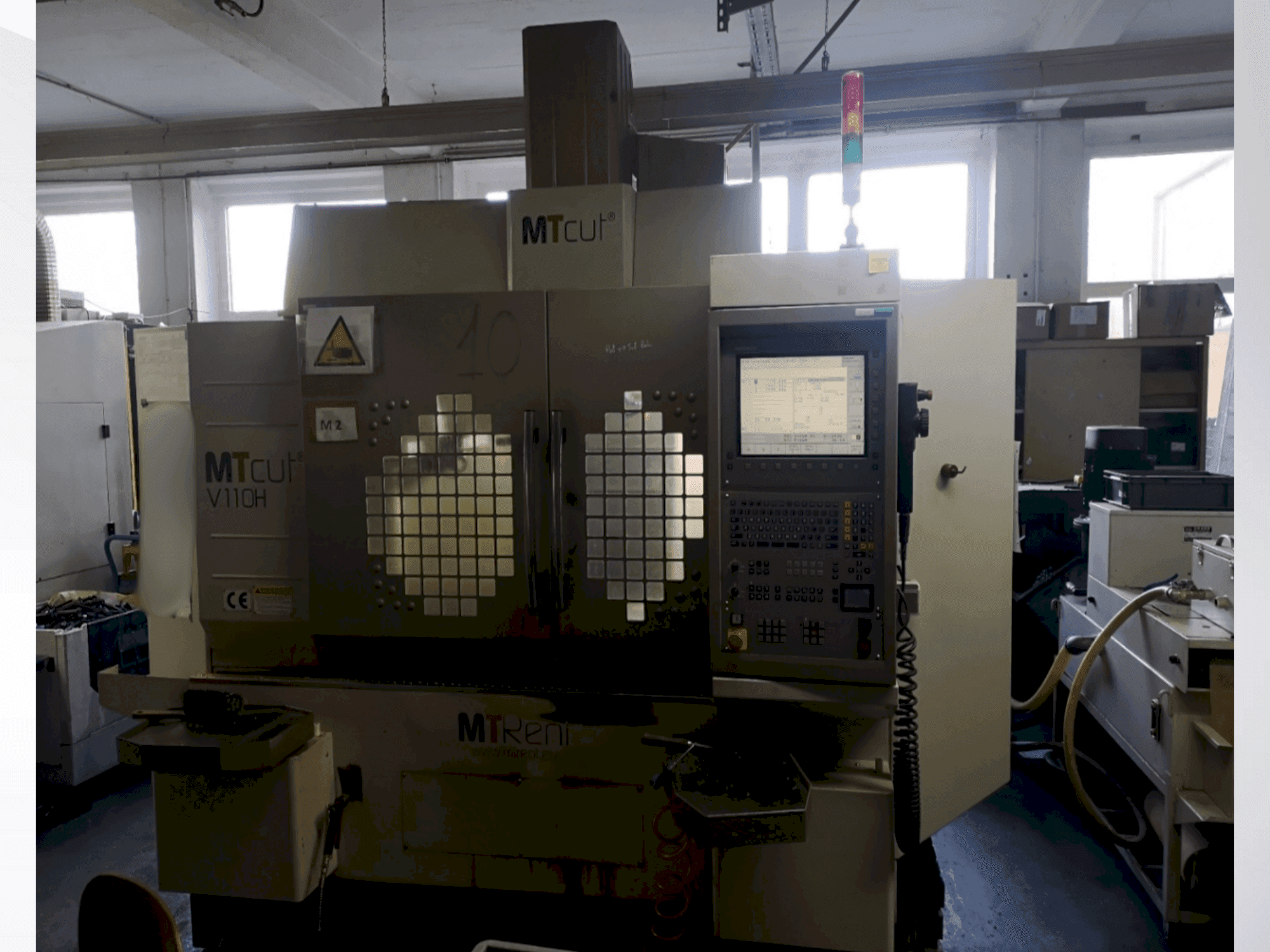 Vooraanzicht van MTcut V110H machine