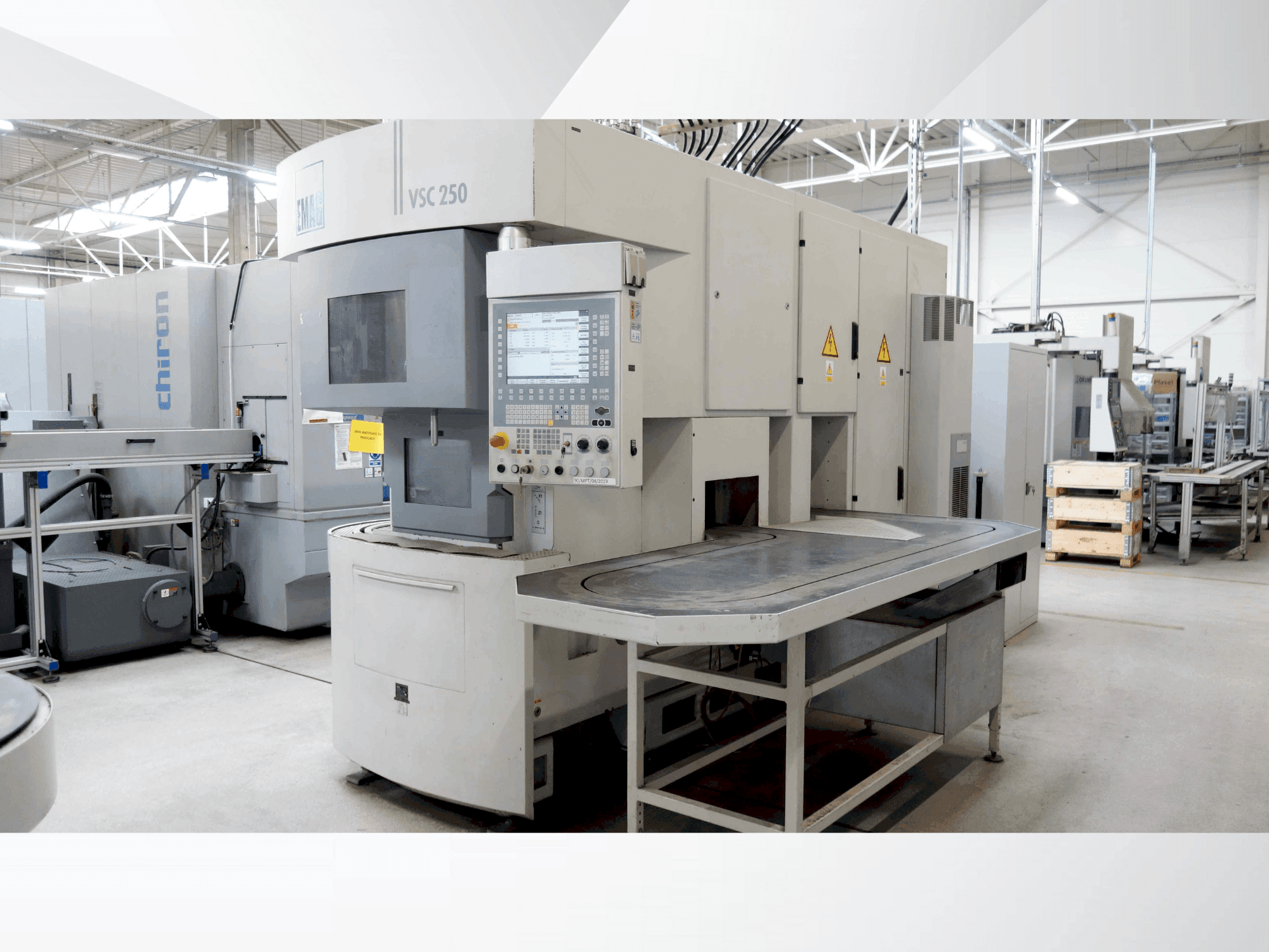 Vooraanzicht van EMAG VSC 250 machine