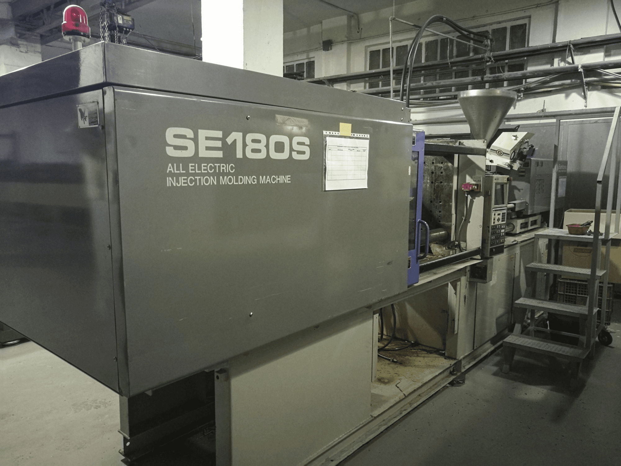 Links zicht van Sumitomo SE180S machine