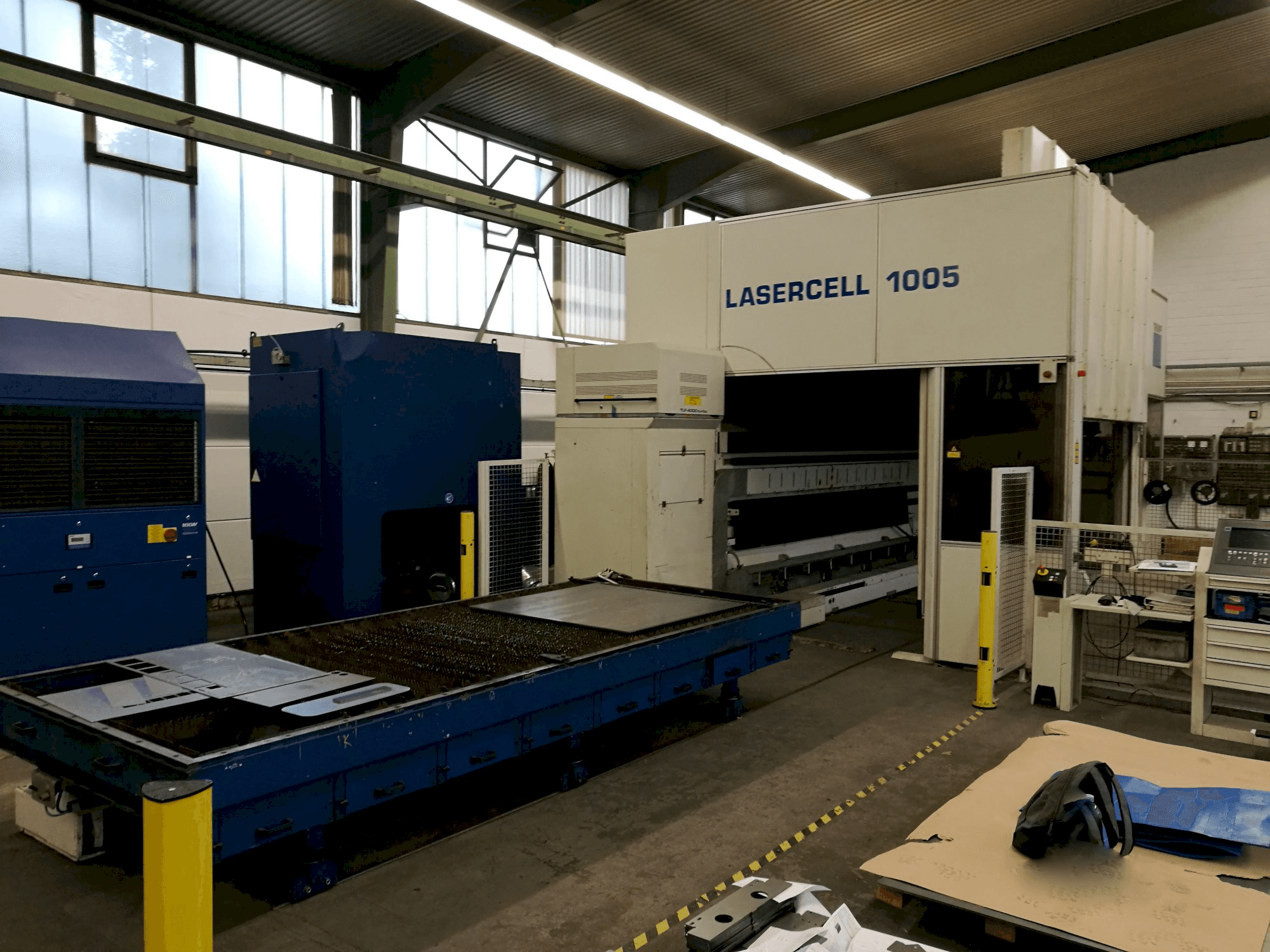 Links zicht van Trumpf Lasercell TLC 1005 machine