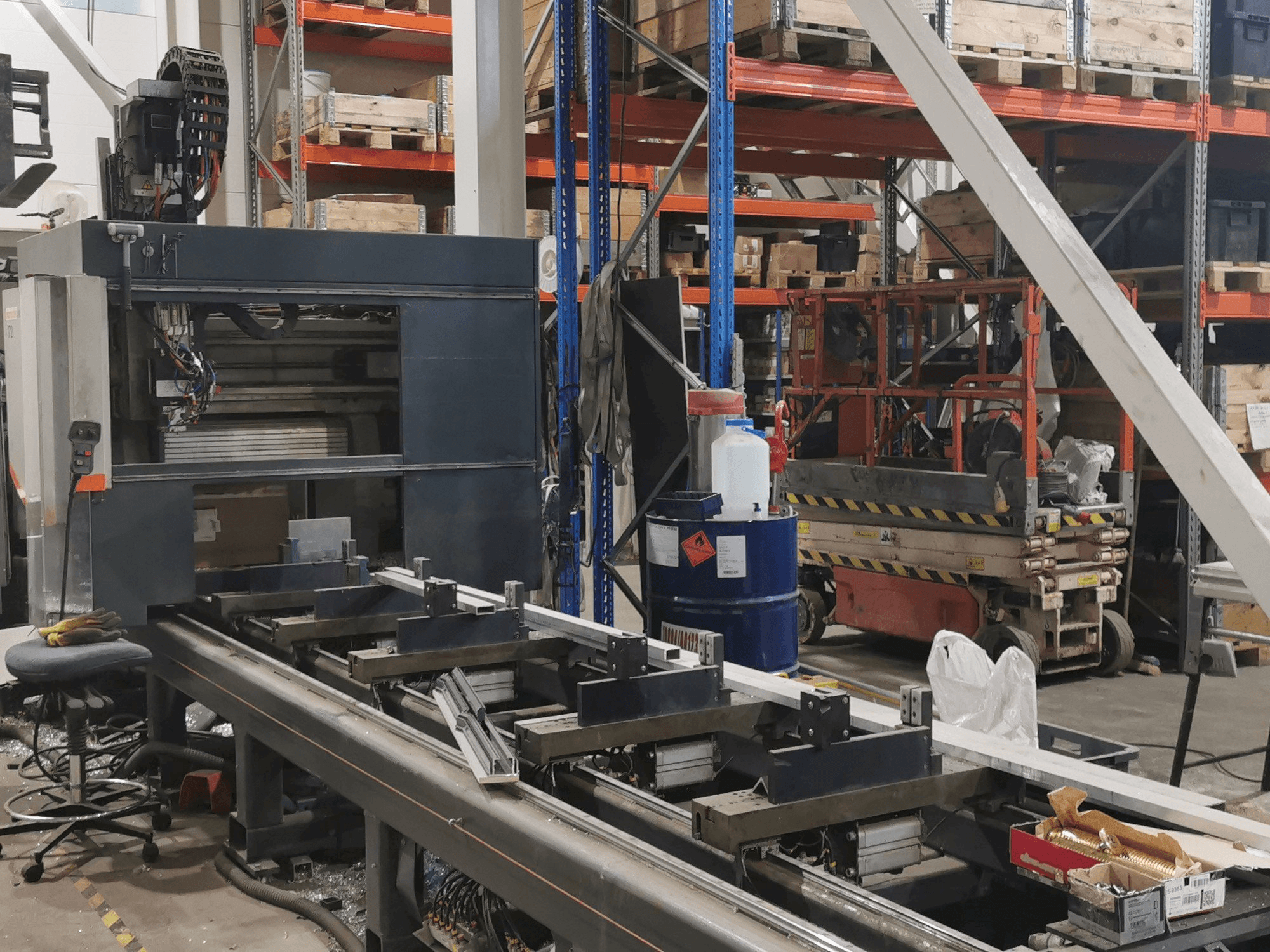 Vooraanzicht van Elumatec SBZ 140 machine